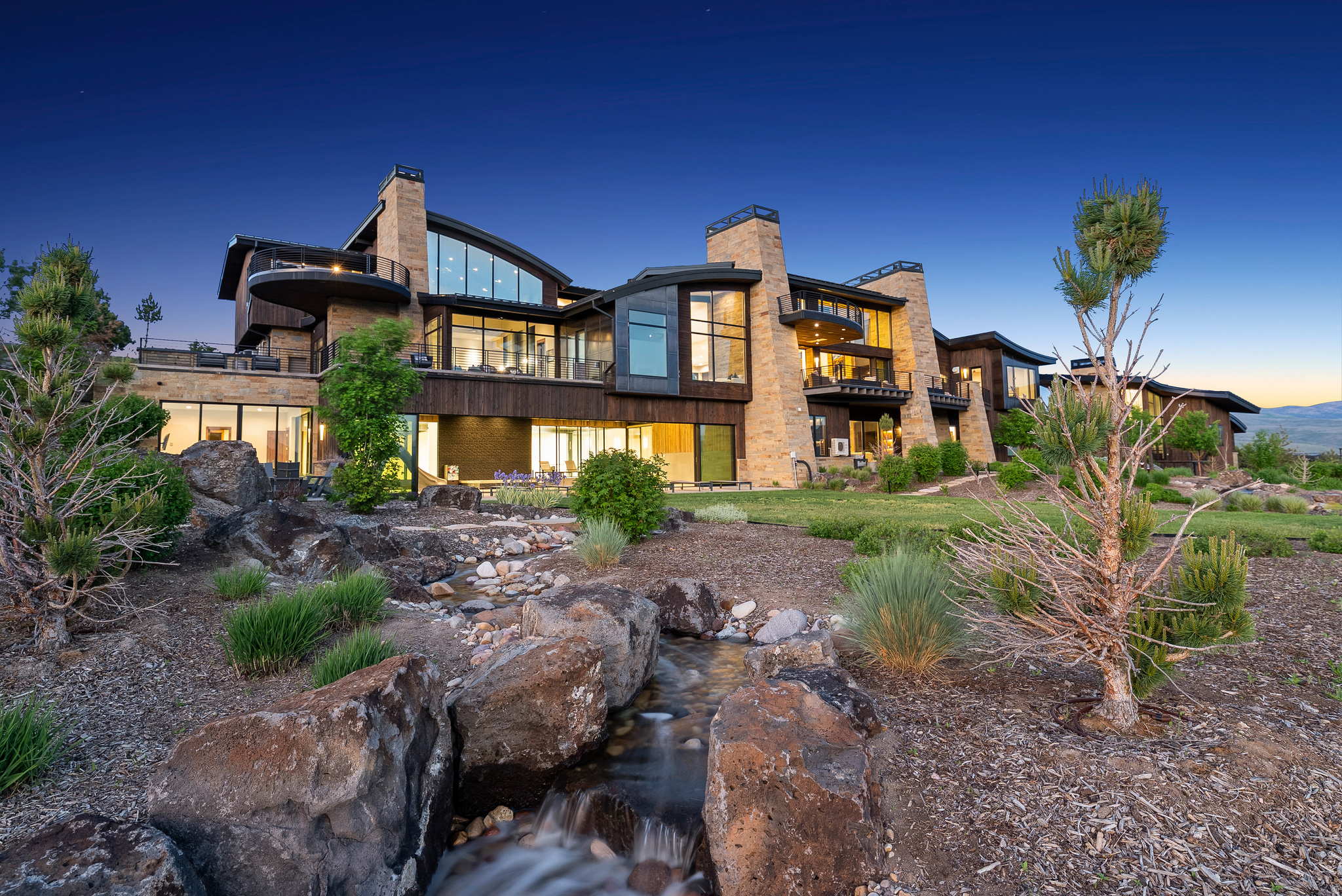 831 N EXPLORER PEAK DR
