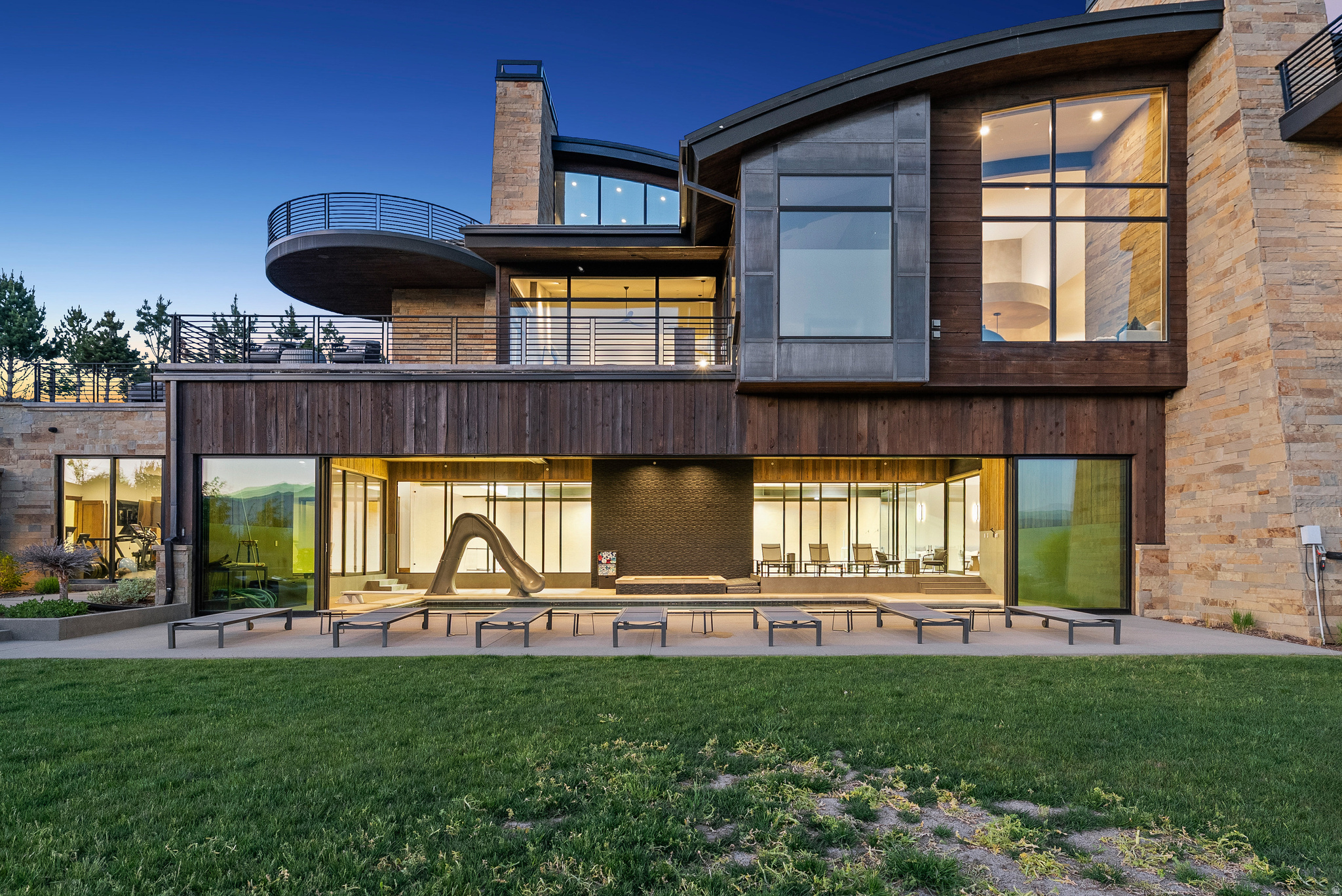 831 N EXPLORER PEAK DR