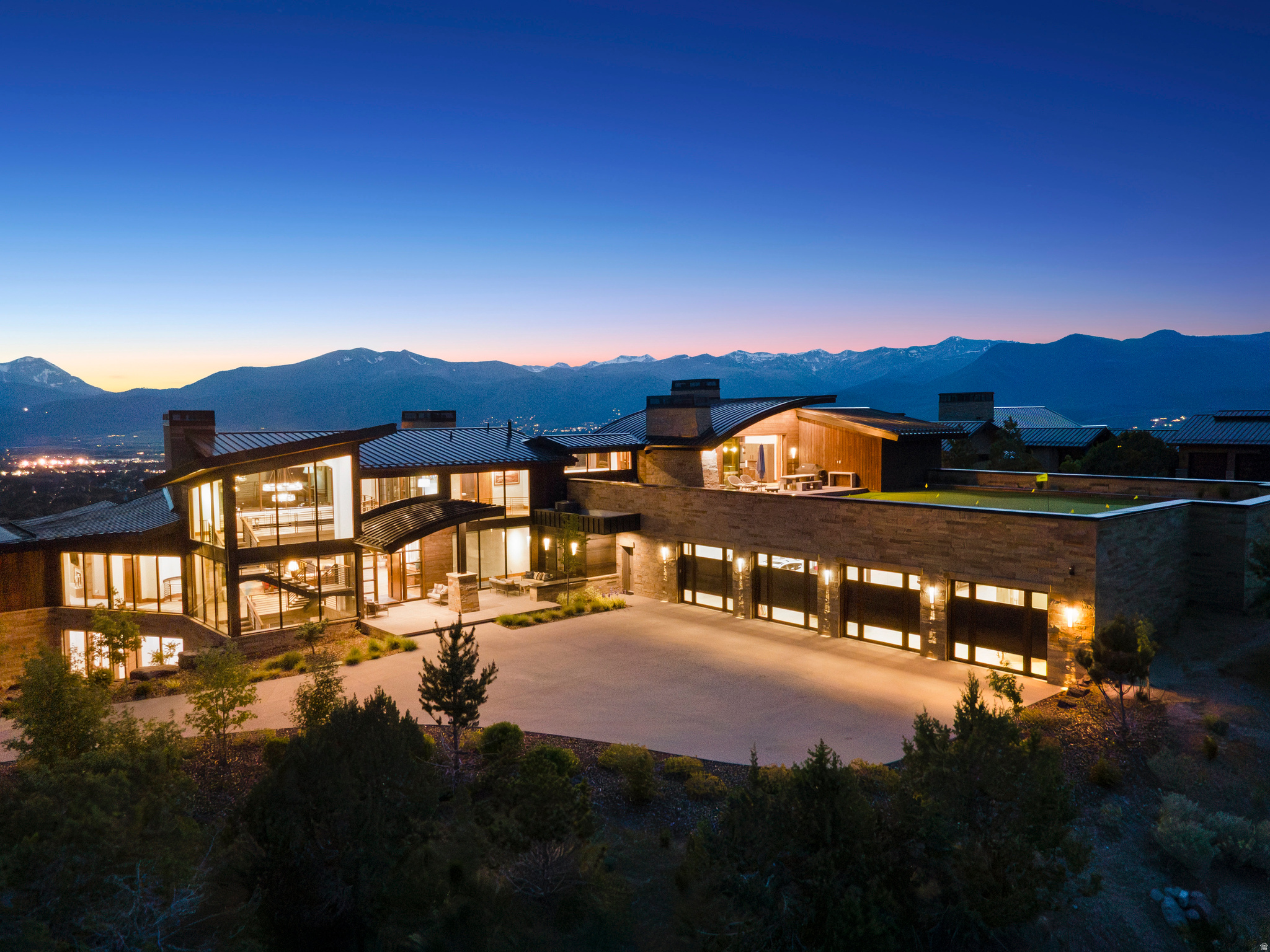 831 N EXPLORER PEAK DR