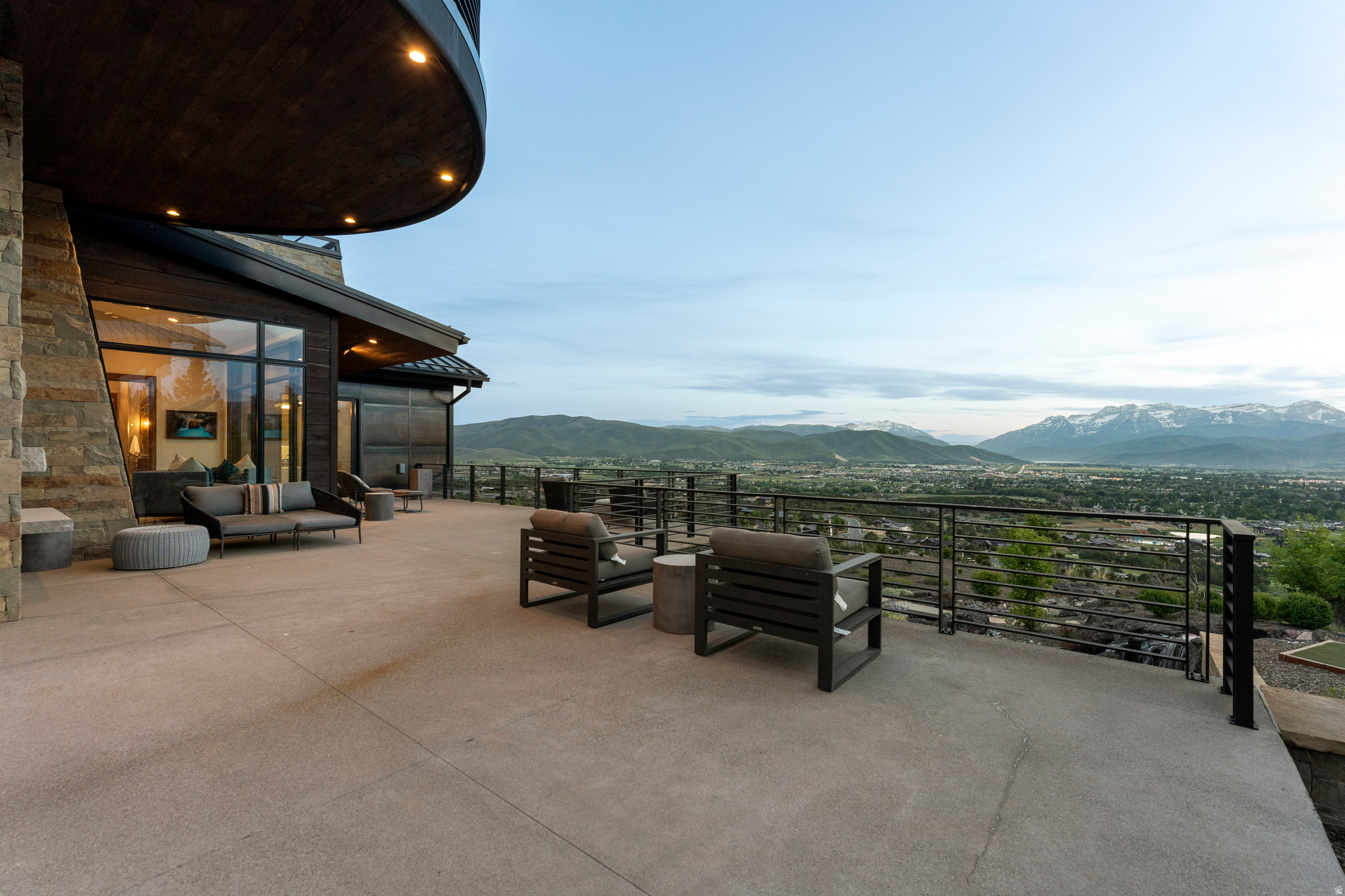 831 N EXPLORER PEAK DR