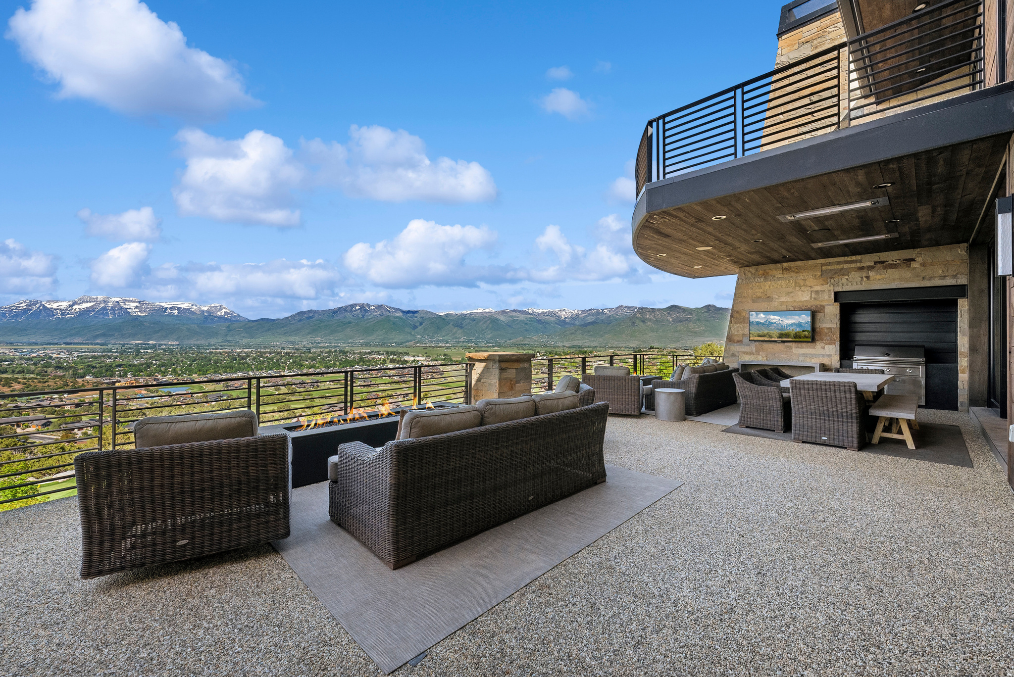 831 N EXPLORER PEAK DR