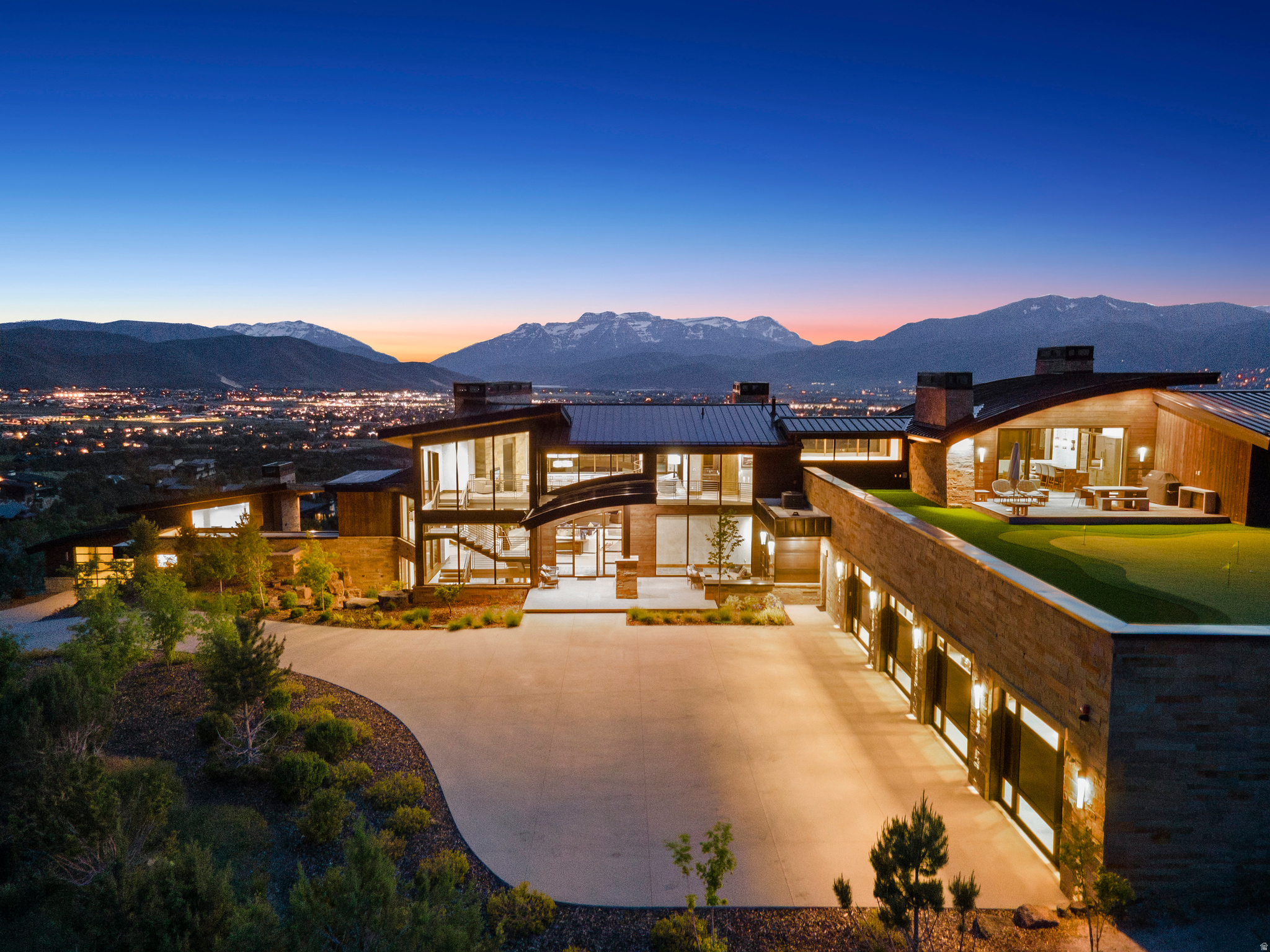 831 N EXPLORER PEAK DR