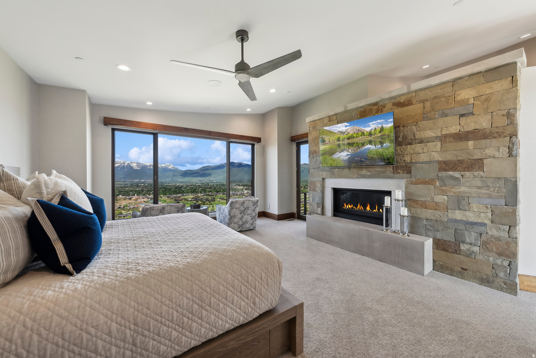 831 N EXPLORER PEAK DR
