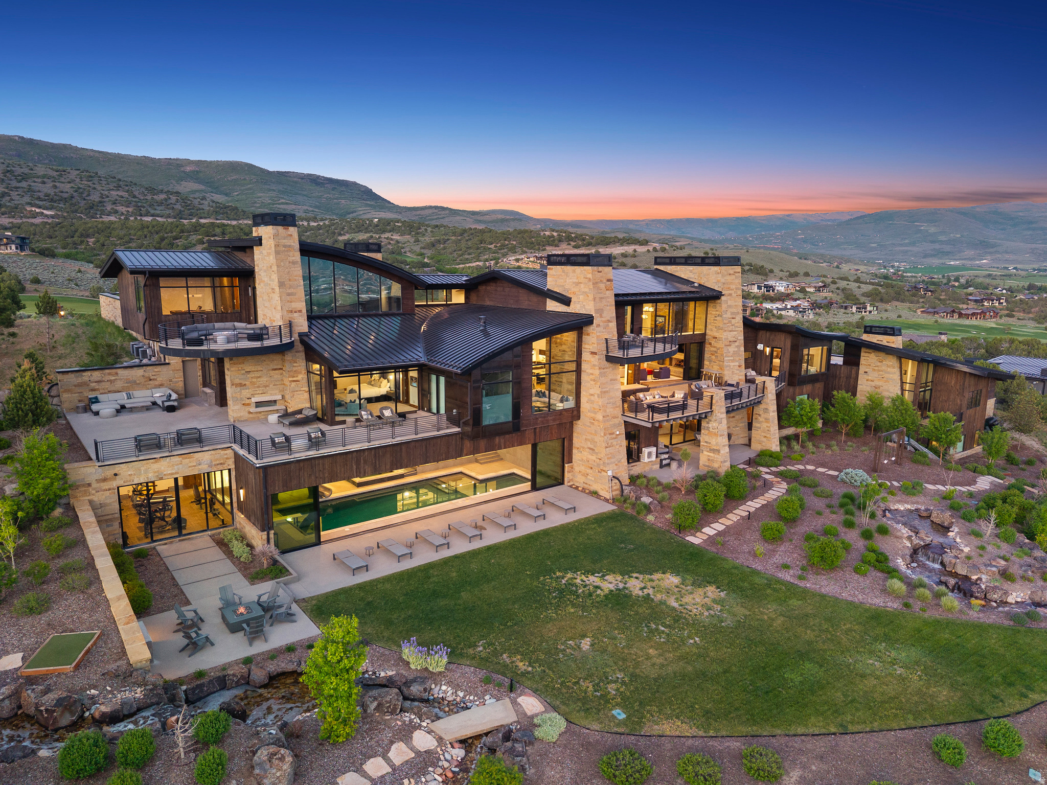 831 N EXPLORER PEAK DR