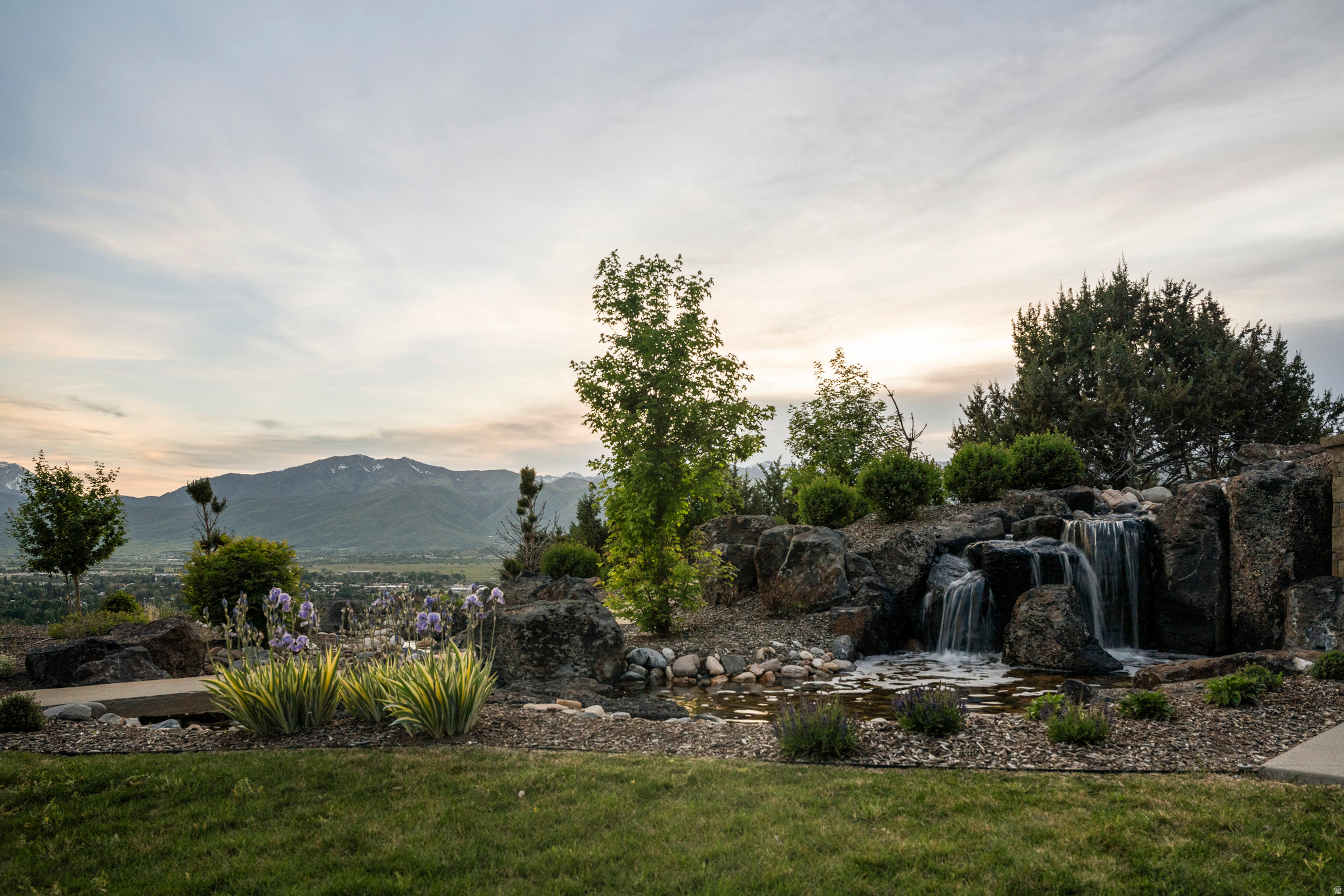 831 N EXPLORER PEAK DR