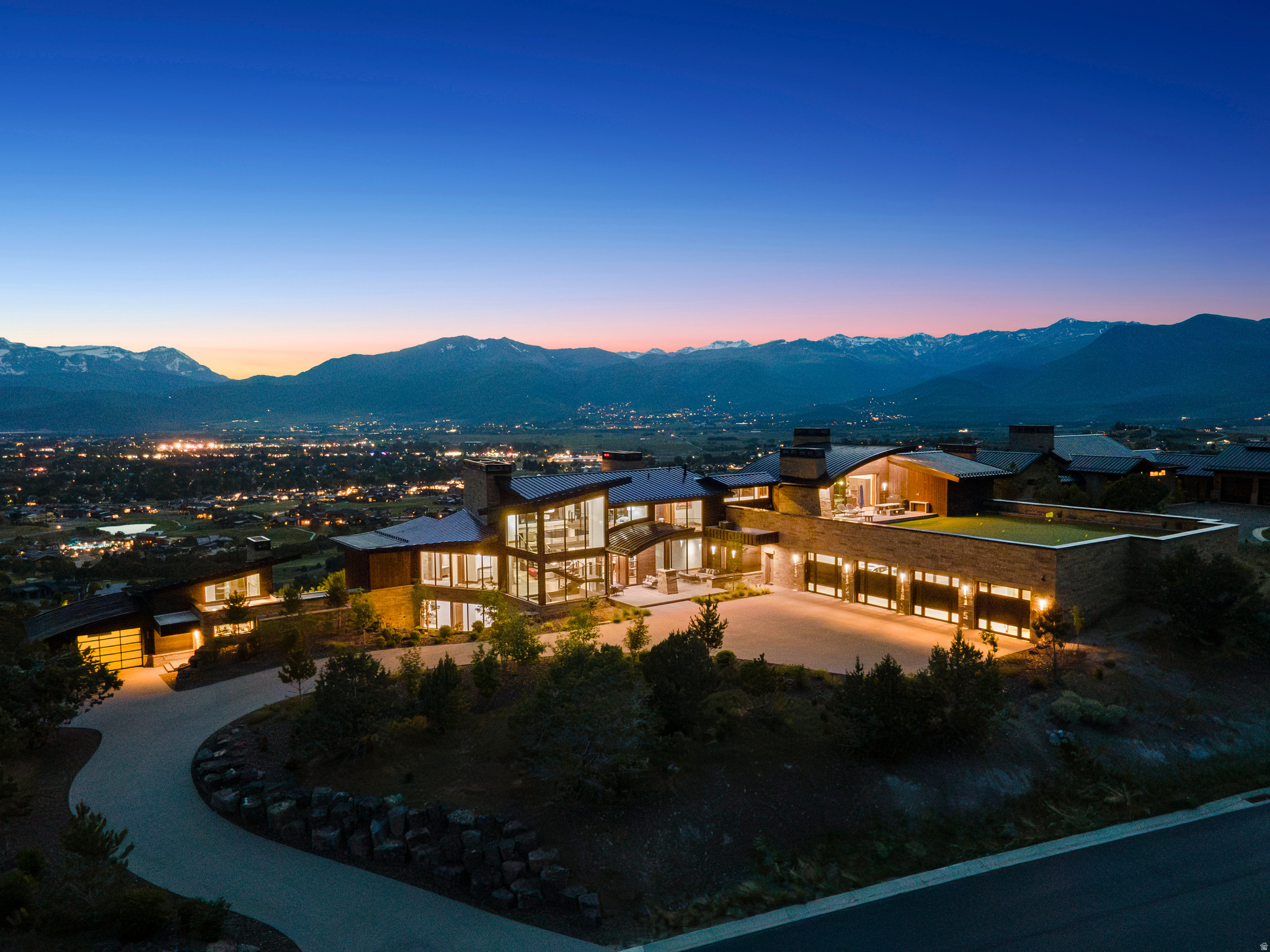 831 N EXPLORER PEAK DR