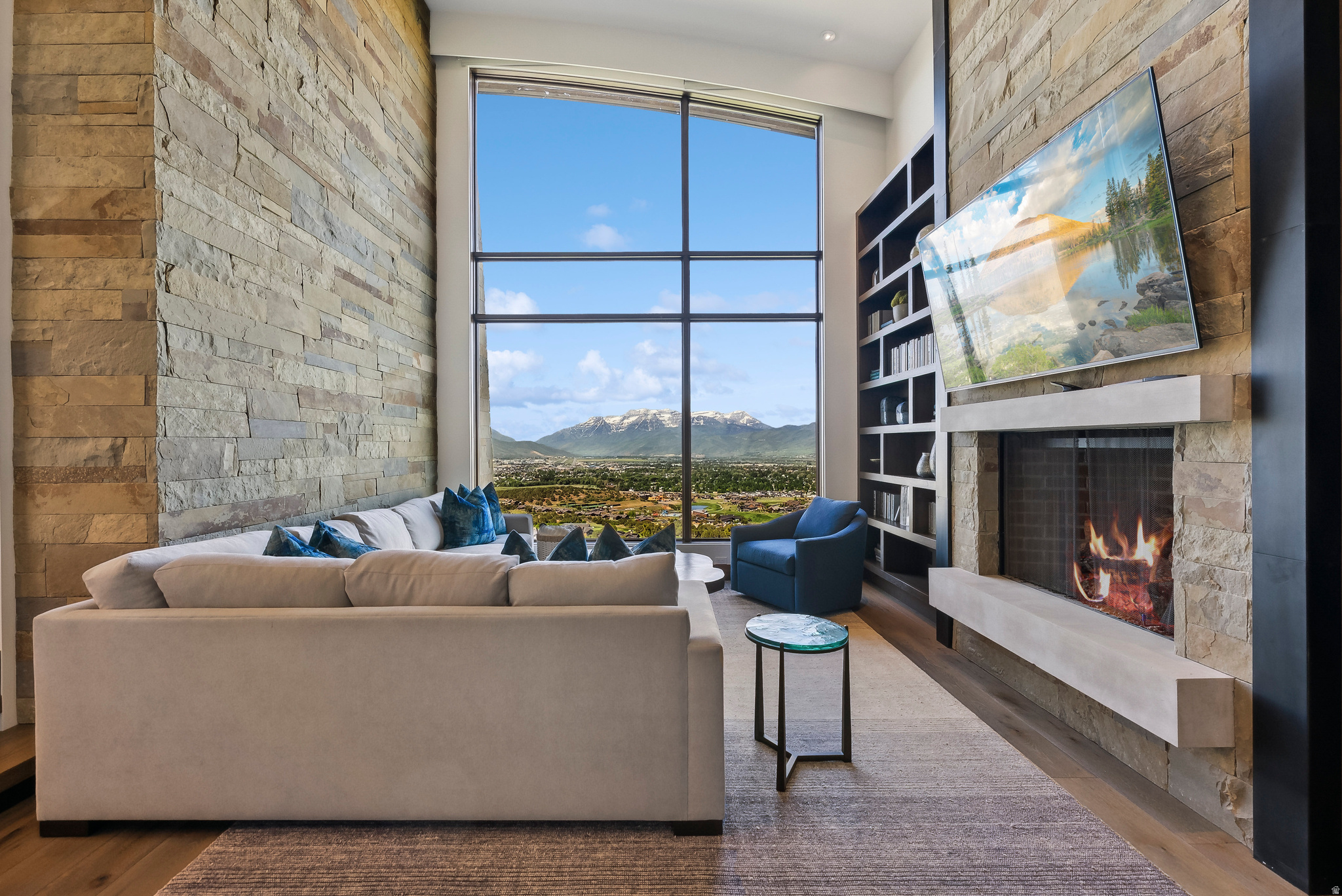831 N EXPLORER PEAK DR