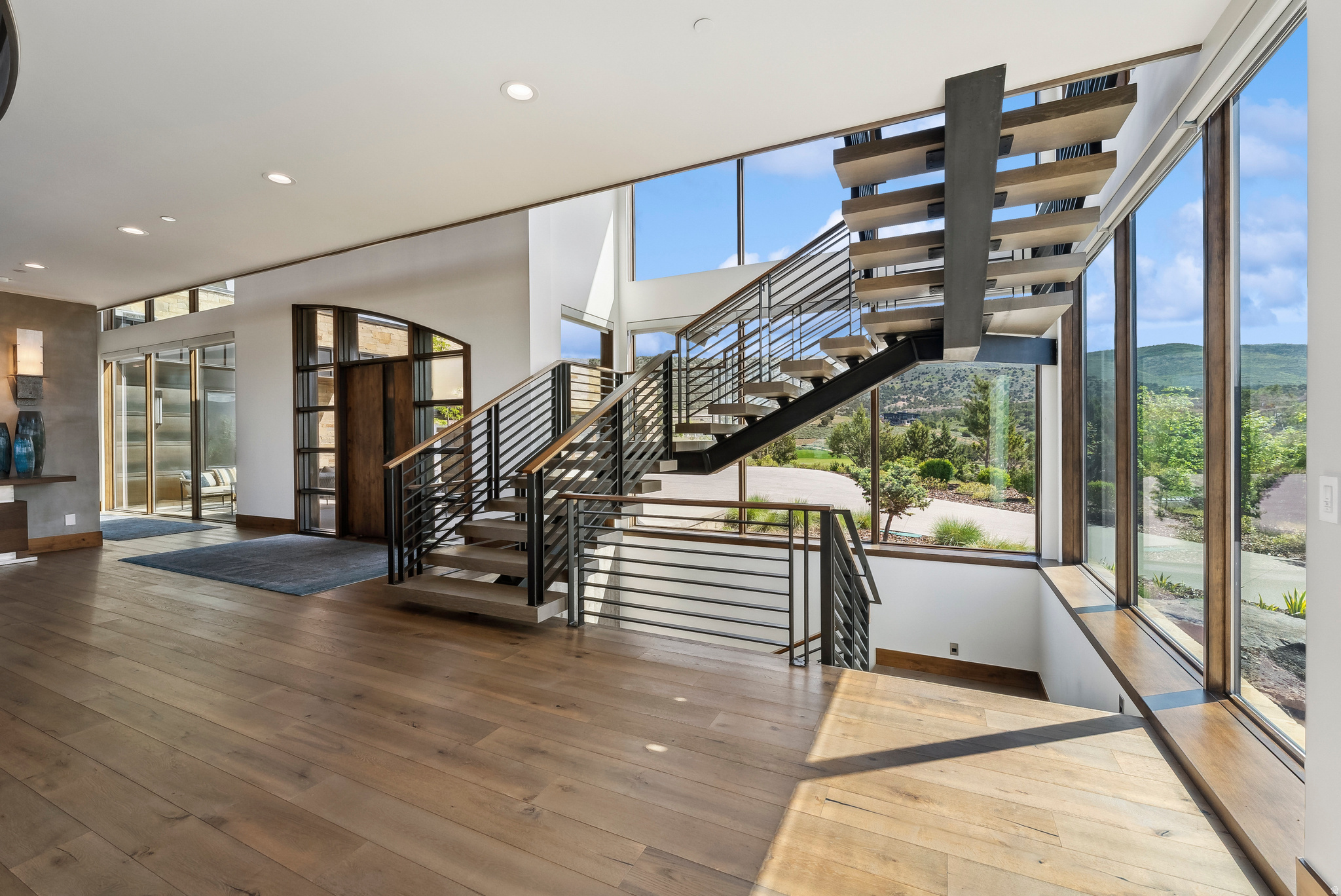 831 N EXPLORER PEAK DR