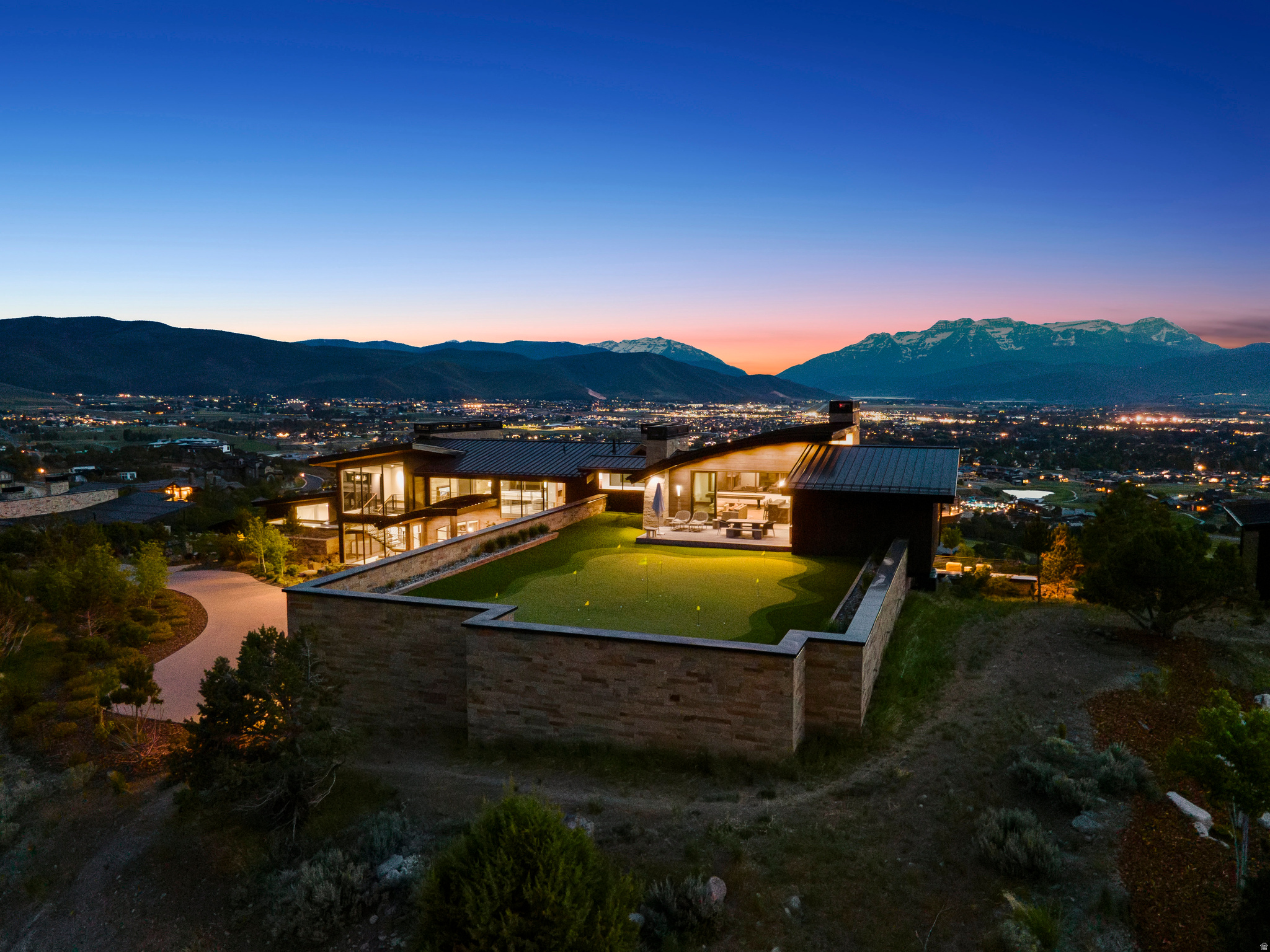 831 N EXPLORER PEAK DR