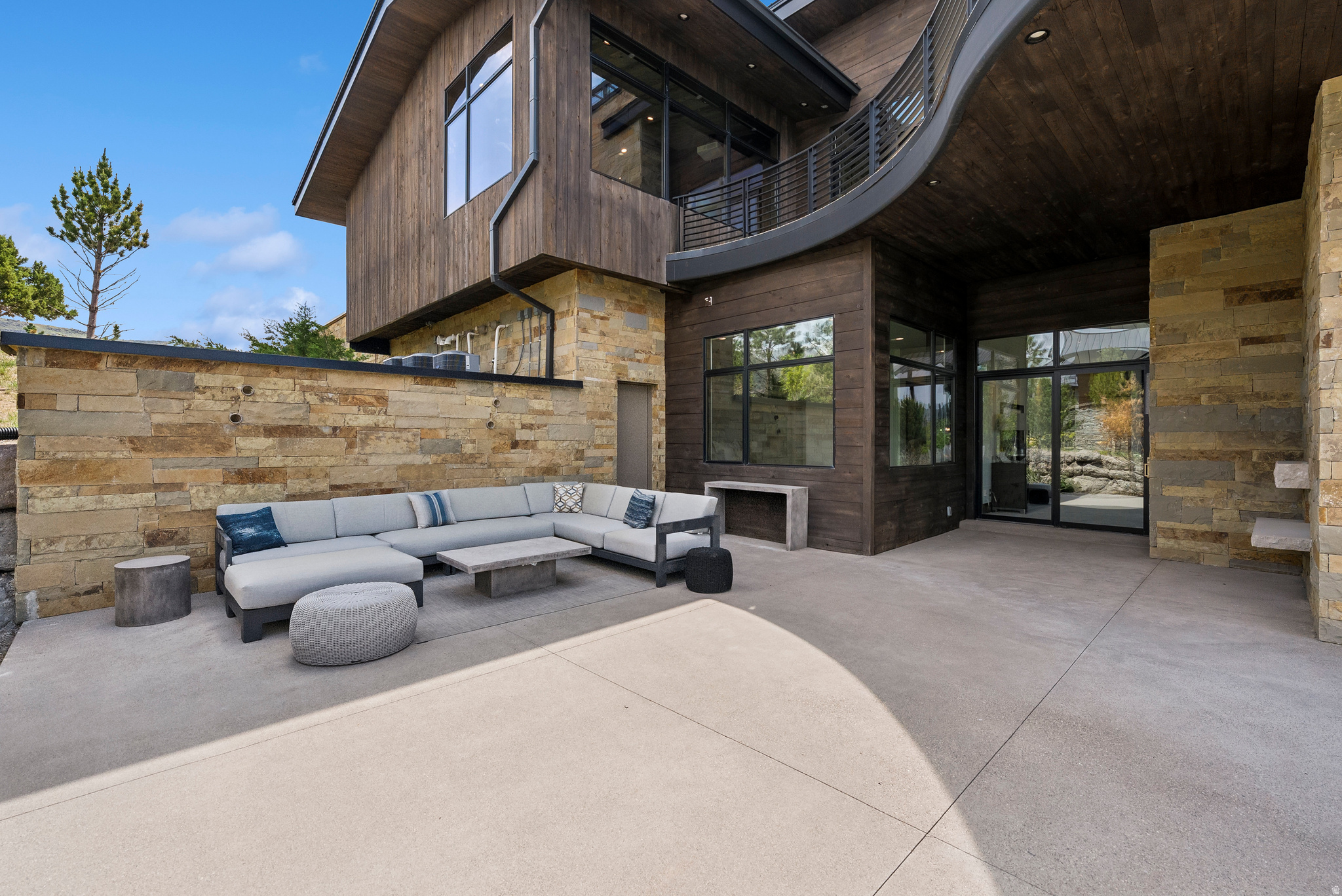 831 N EXPLORER PEAK DR