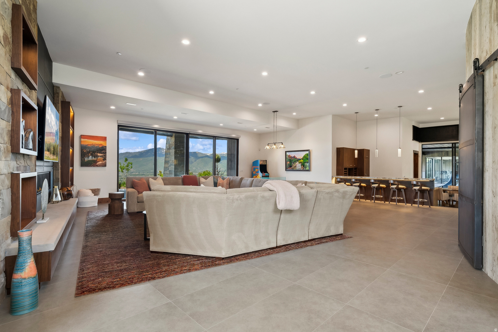 831 N EXPLORER PEAK DR
