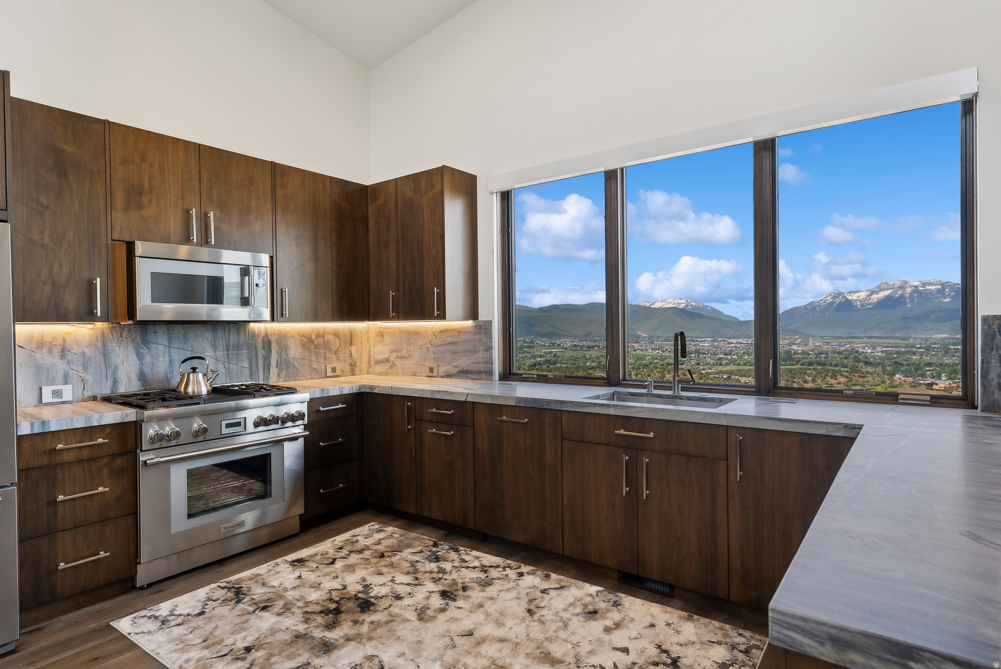 831 N EXPLORER PEAK DR