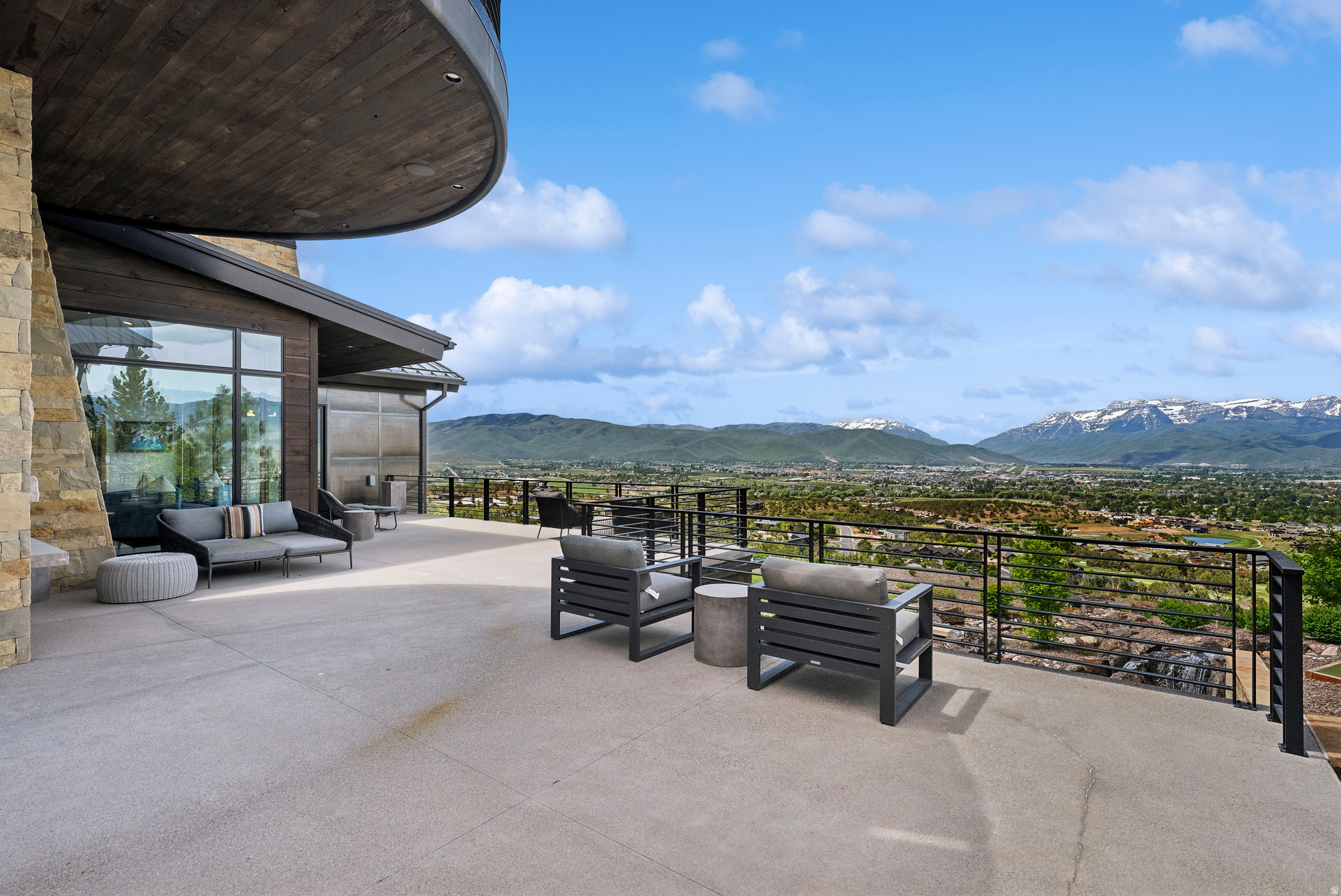 831 N EXPLORER PEAK DR