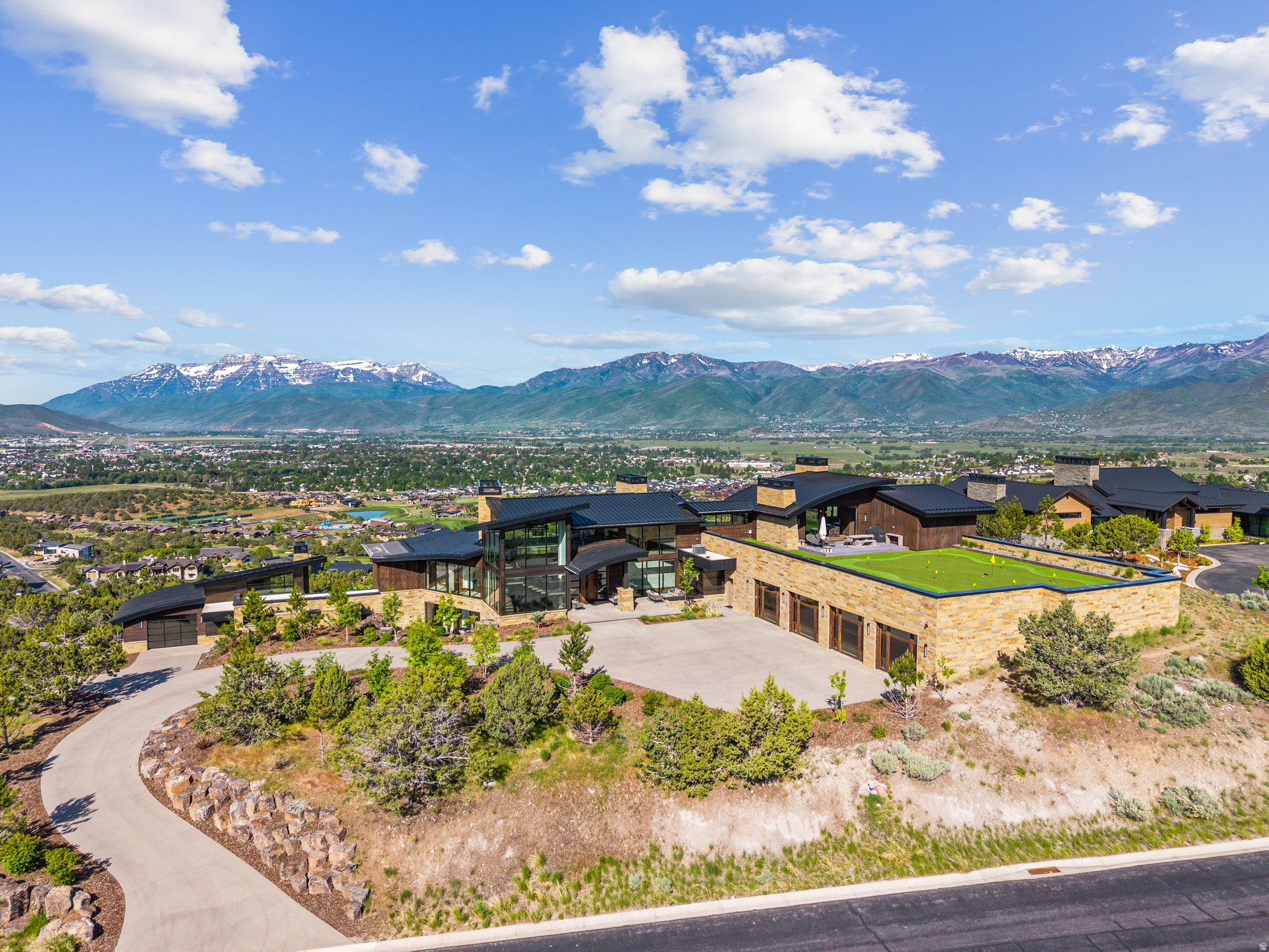 831 N EXPLORER PEAK DR