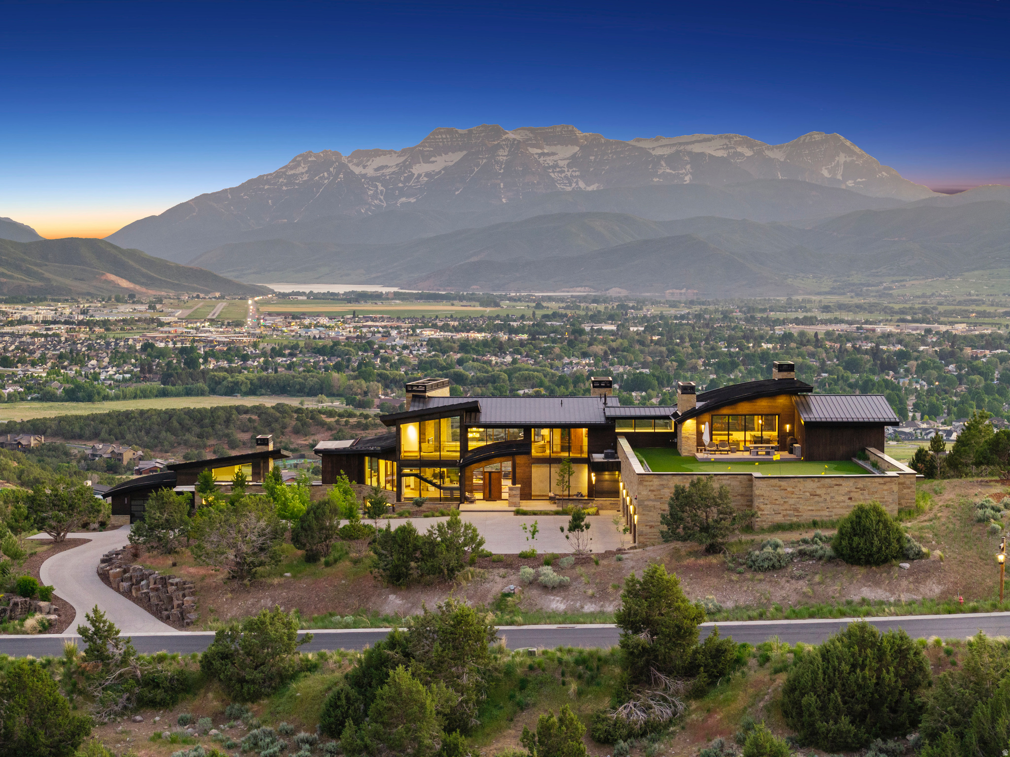 831 N EXPLORER PEAK DR