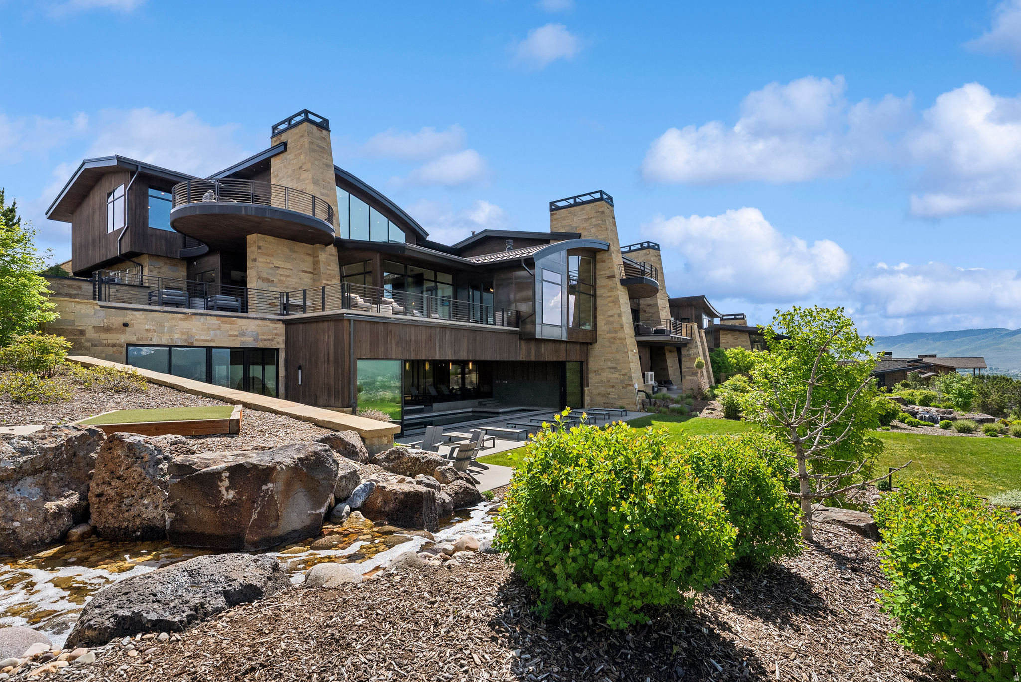 831 N EXPLORER PEAK DR