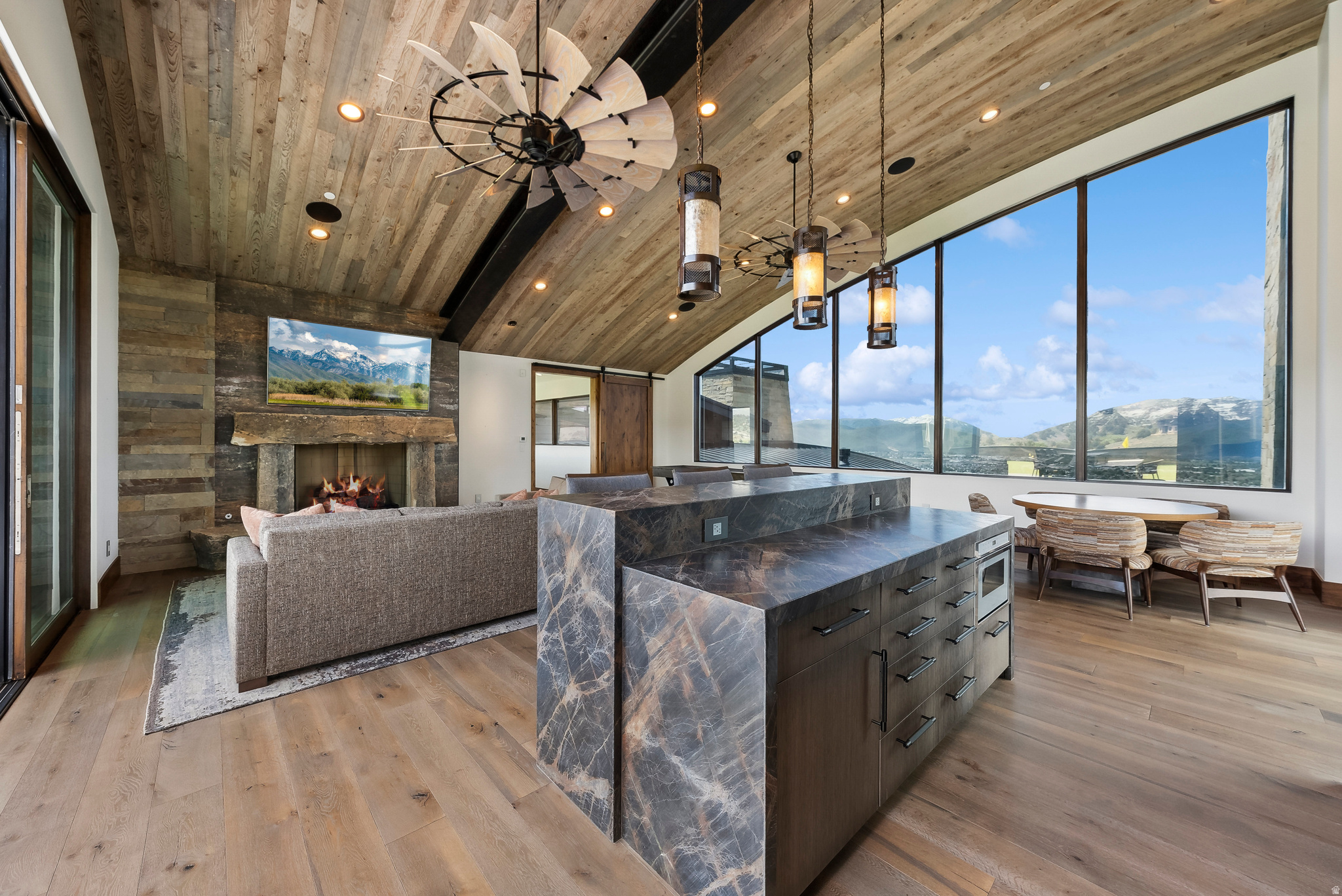 831 N EXPLORER PEAK DR