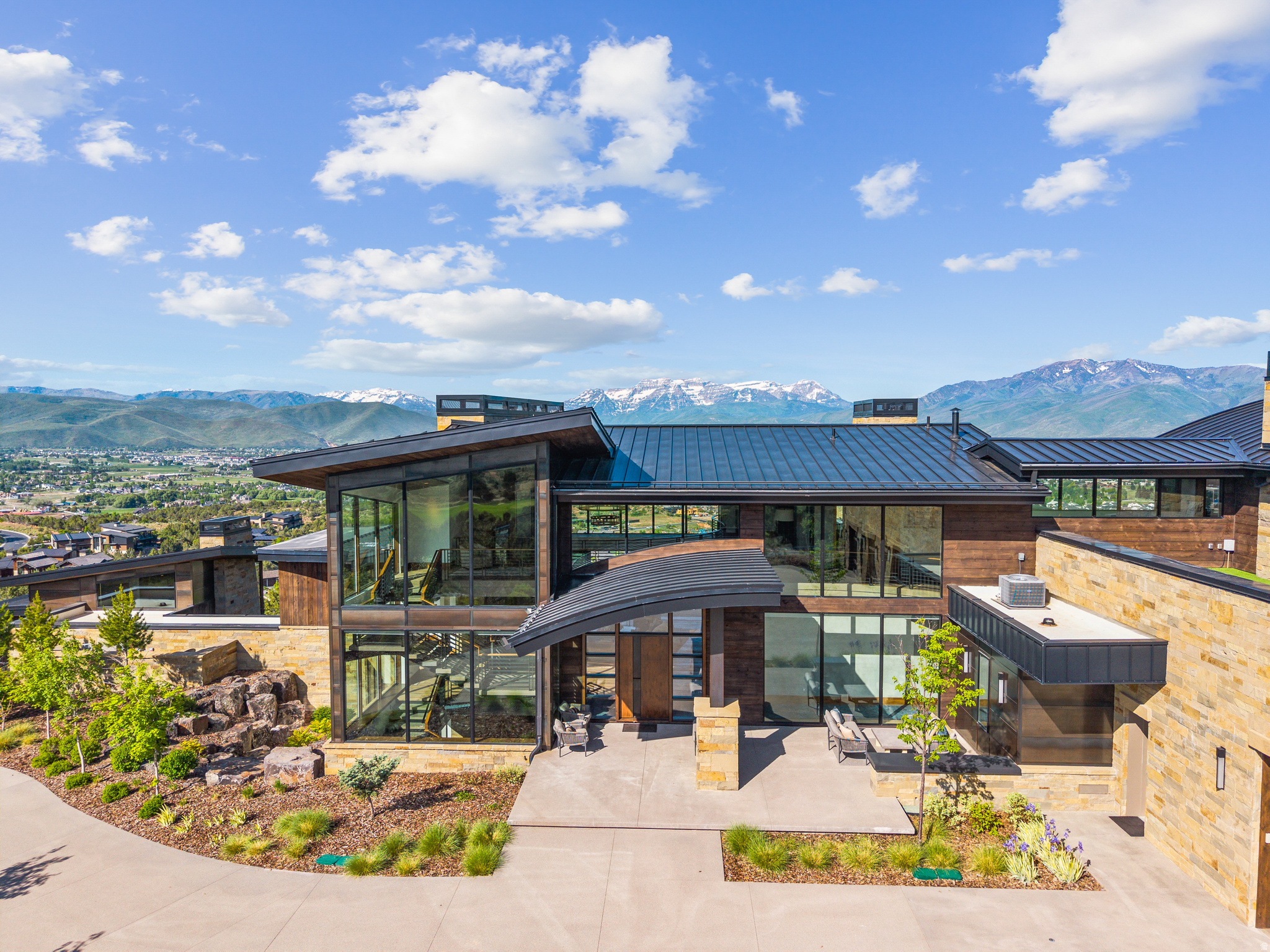 831 N EXPLORER PEAK DR