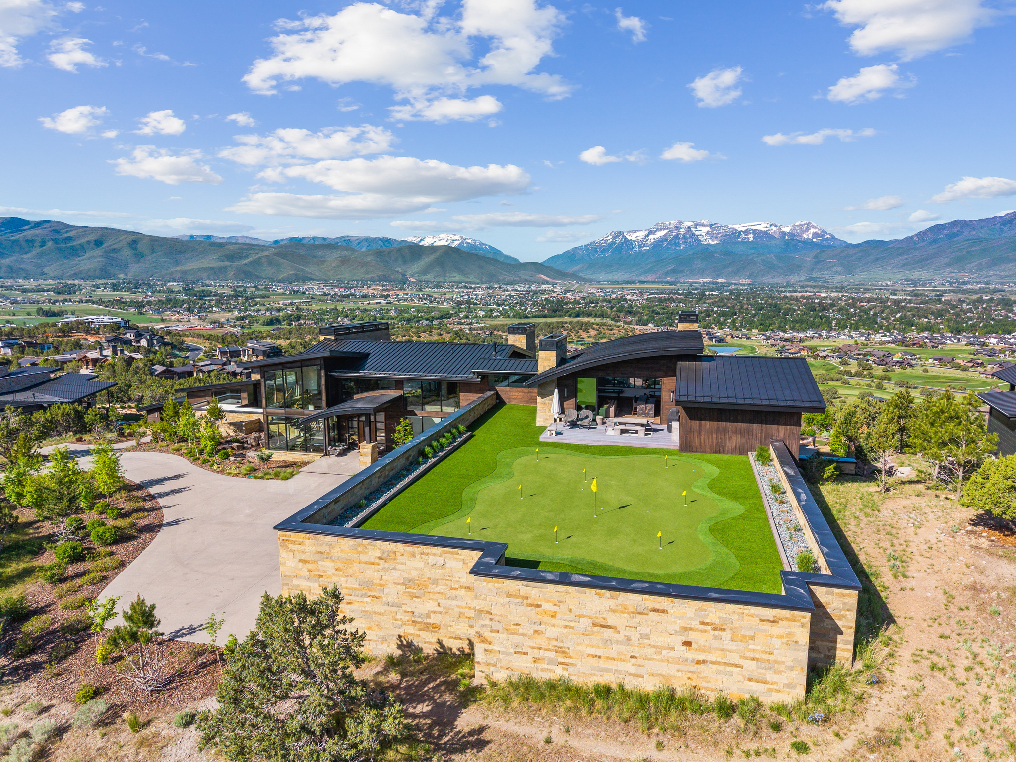 831 N EXPLORER PEAK DR