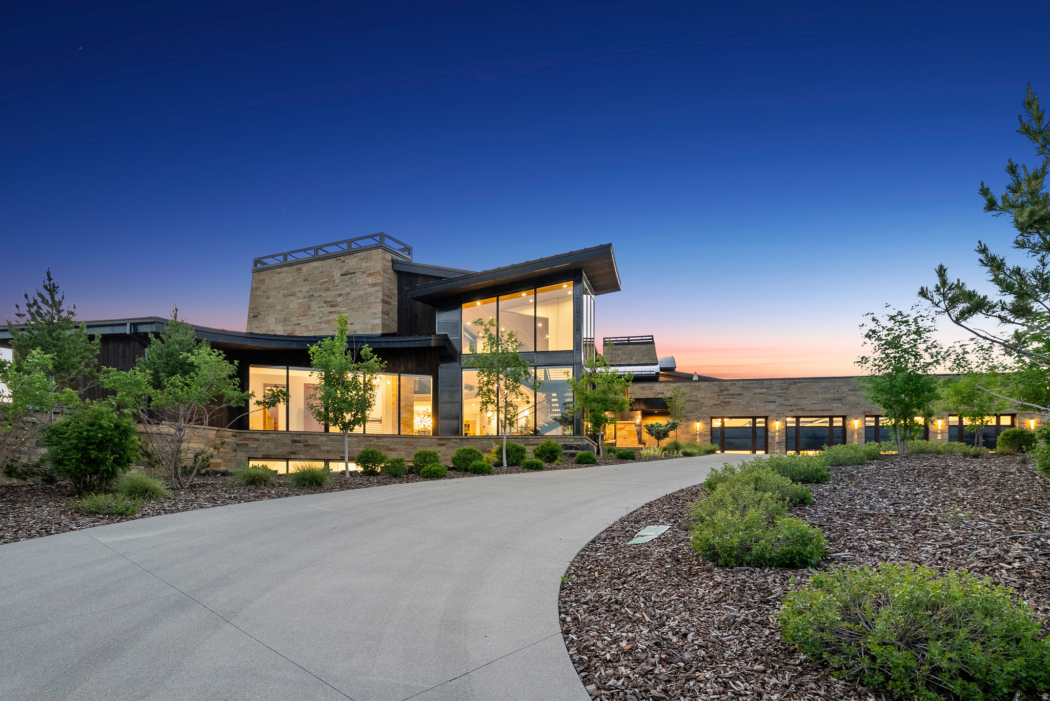 831 N EXPLORER PEAK DR