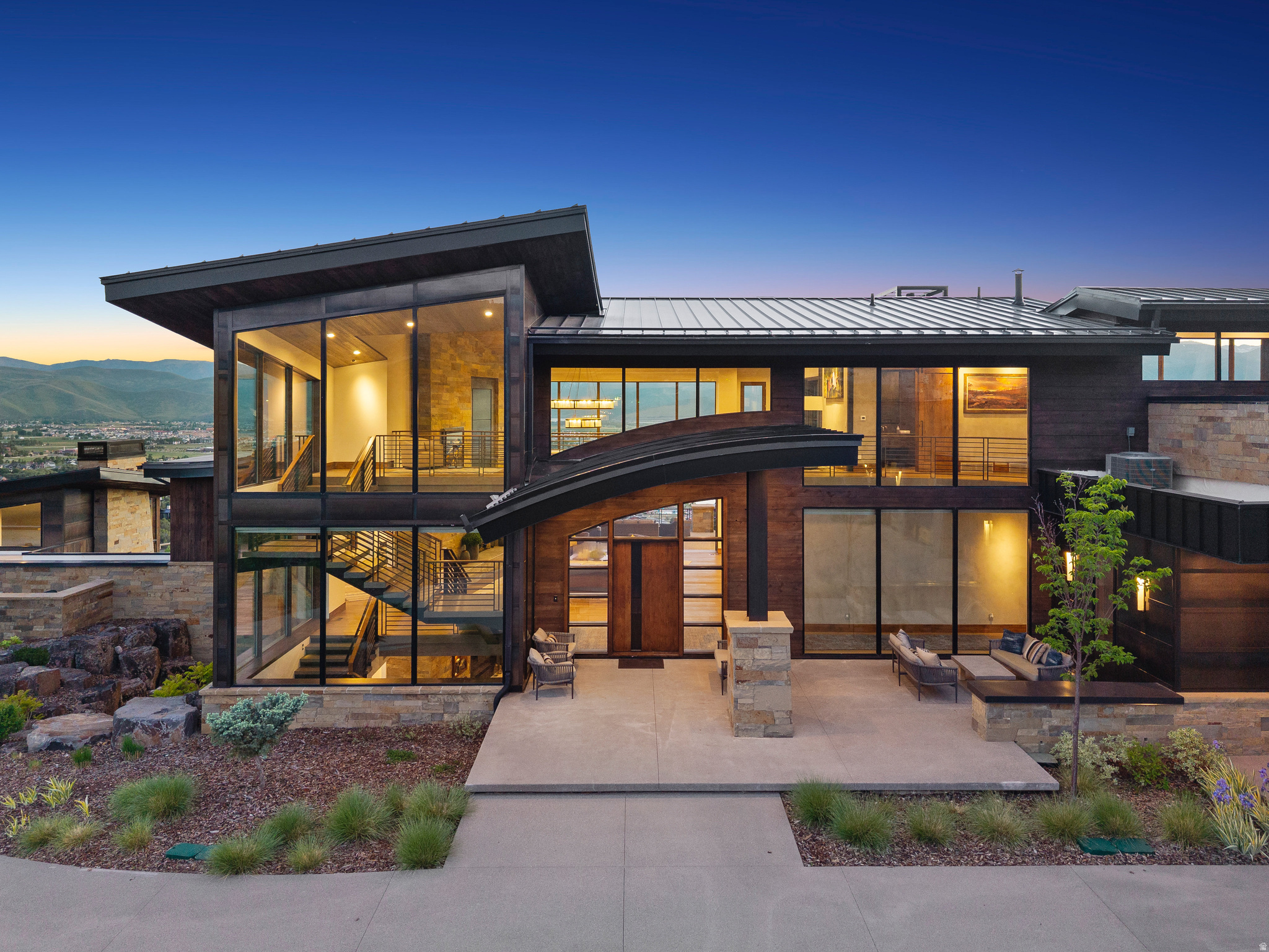 831 N EXPLORER PEAK DR