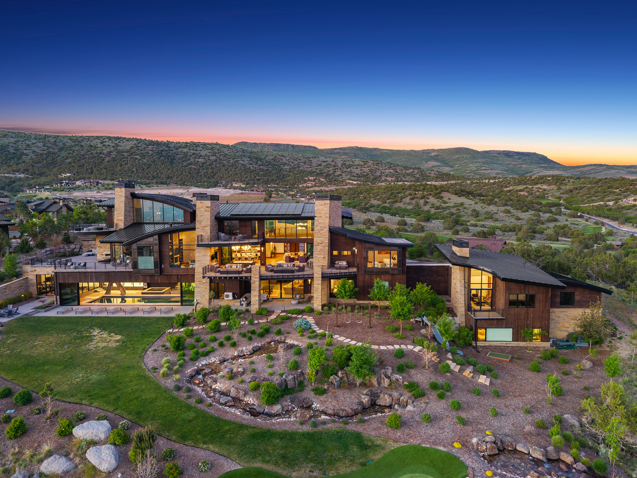 831 N EXPLORER PEAK DR