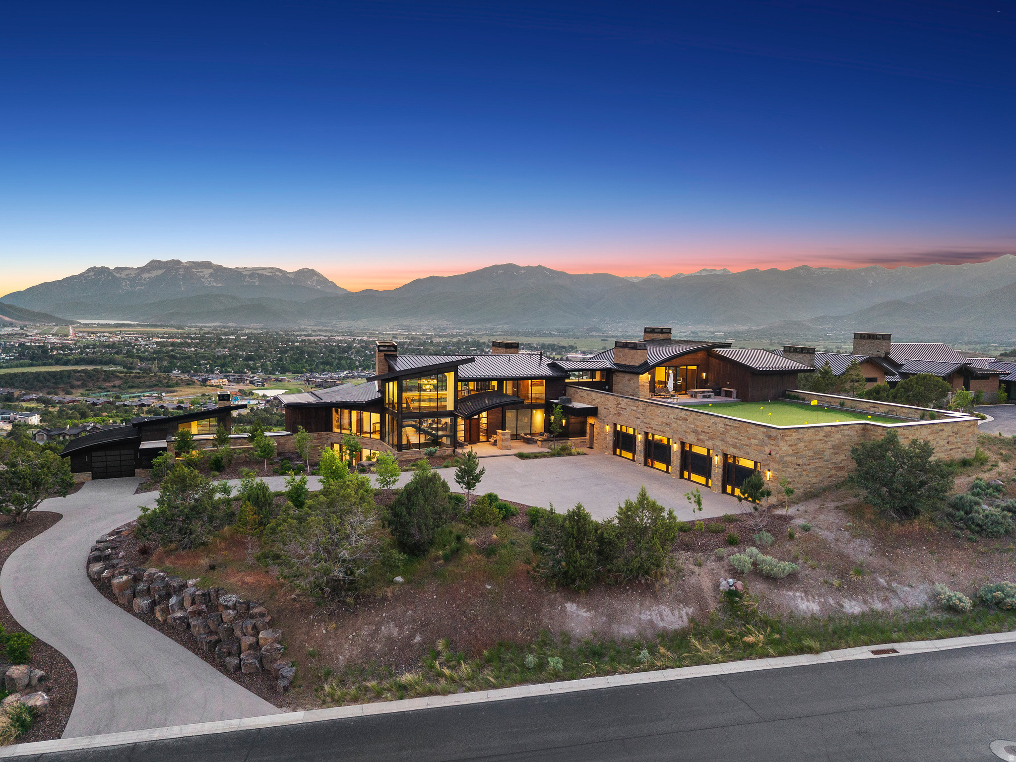 831 N EXPLORER PEAK DR