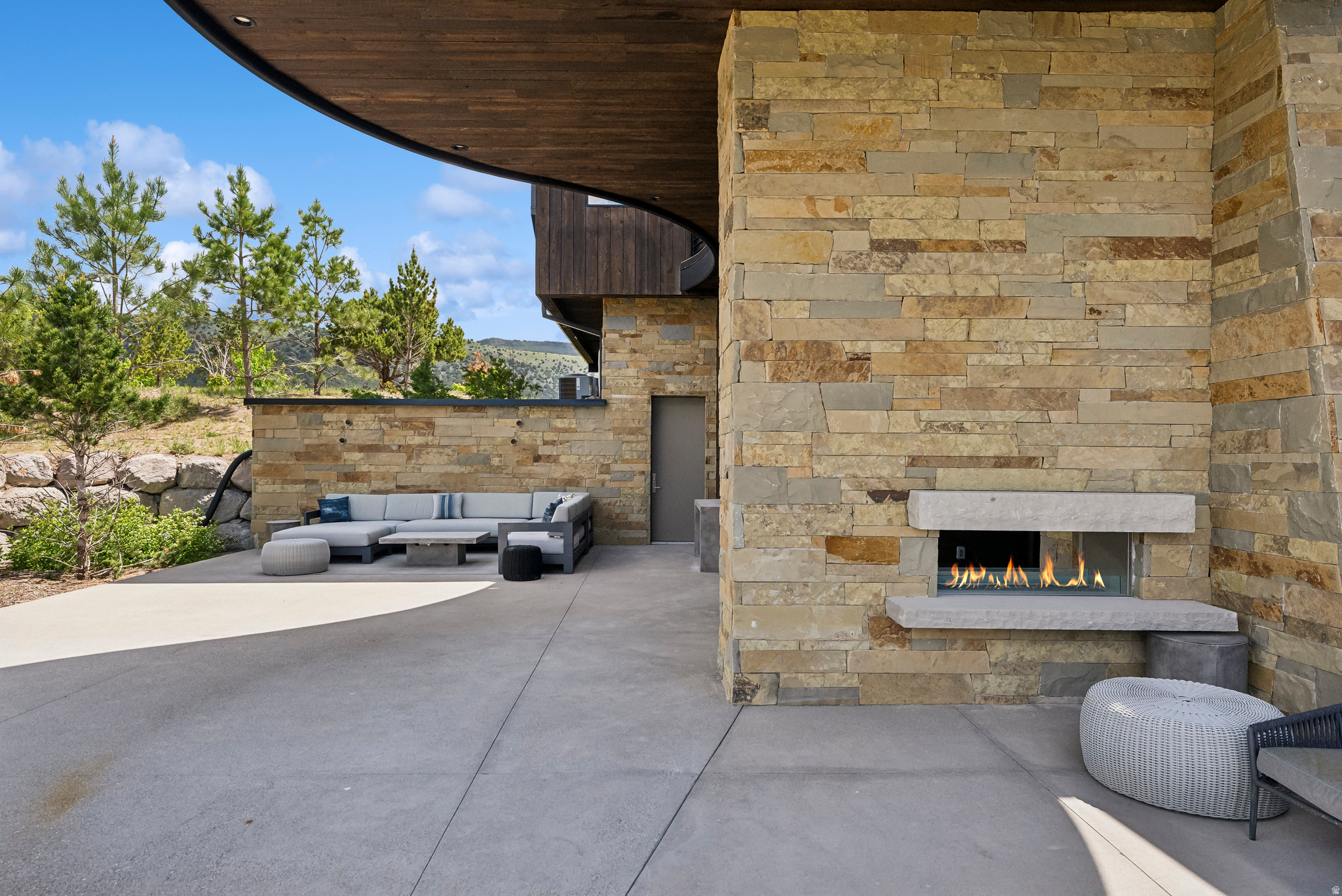 831 N EXPLORER PEAK DR