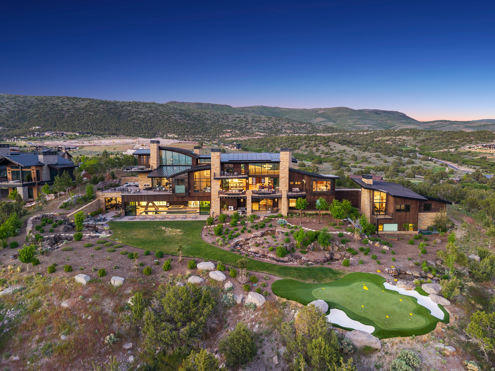 831 N EXPLORER PEAK DR