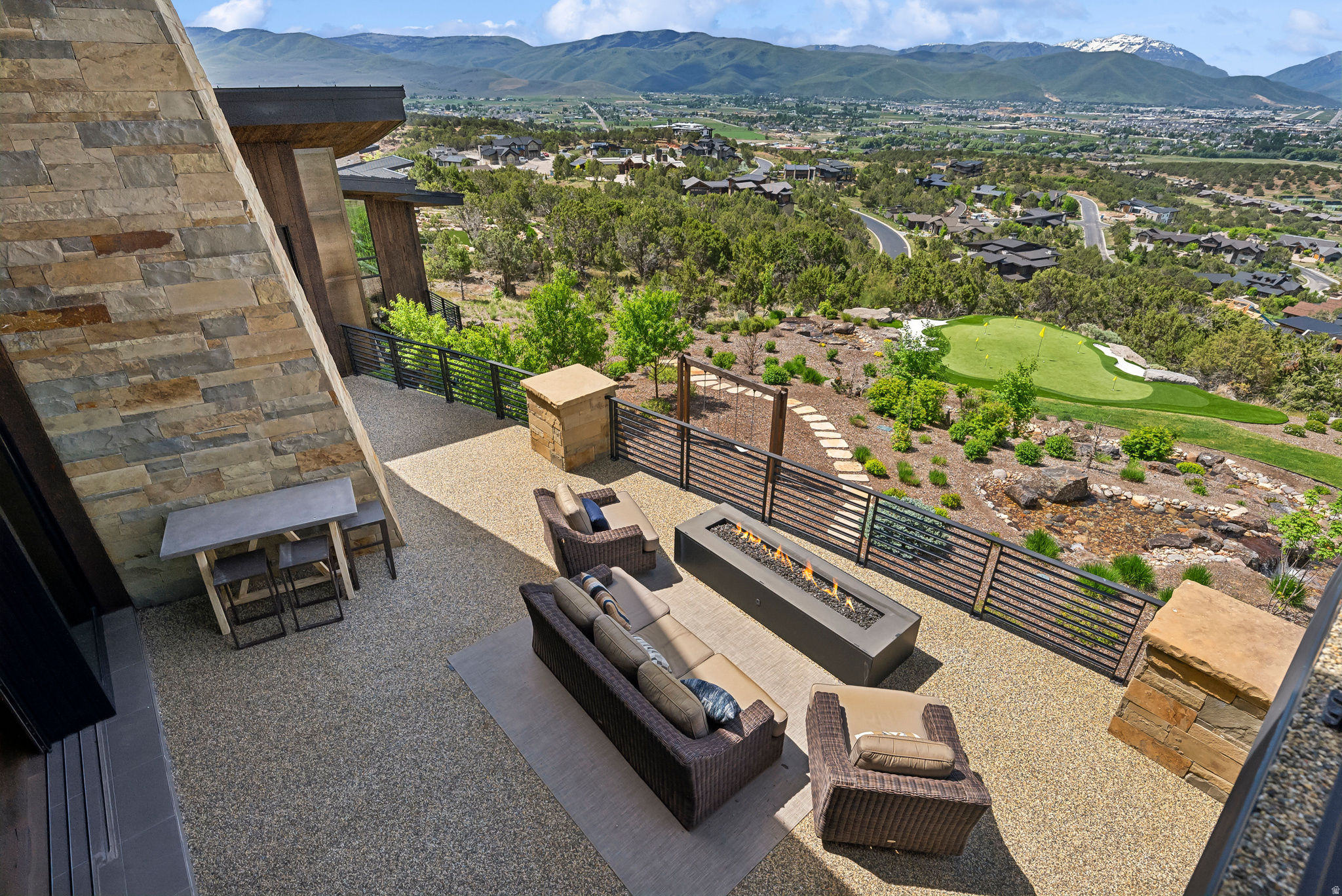 831 N EXPLORER PEAK DR