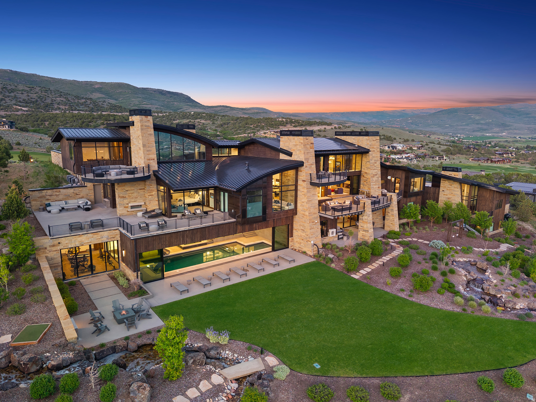 831 N EXPLORER PEAK DR