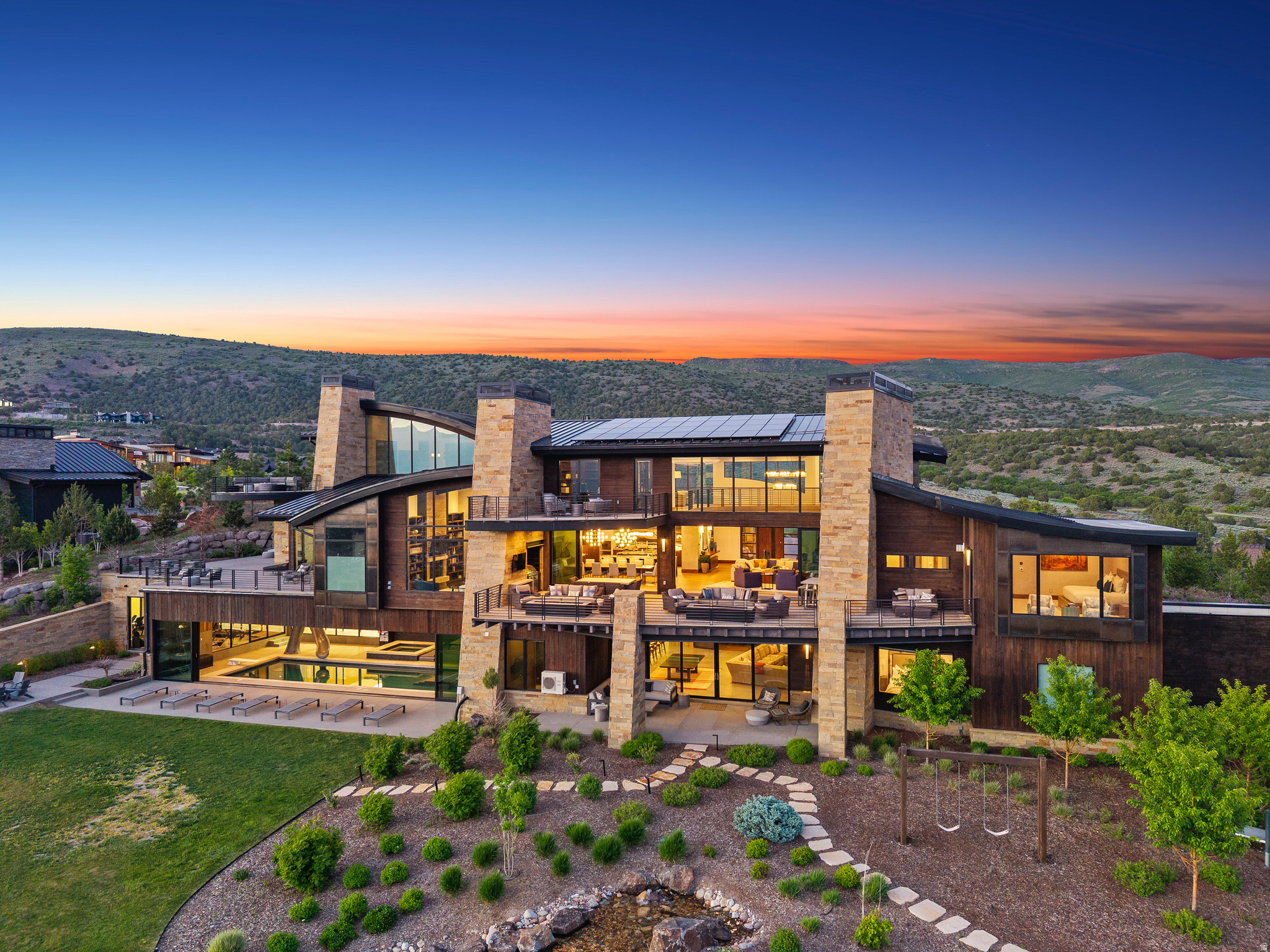 831 N EXPLORER PEAK DR