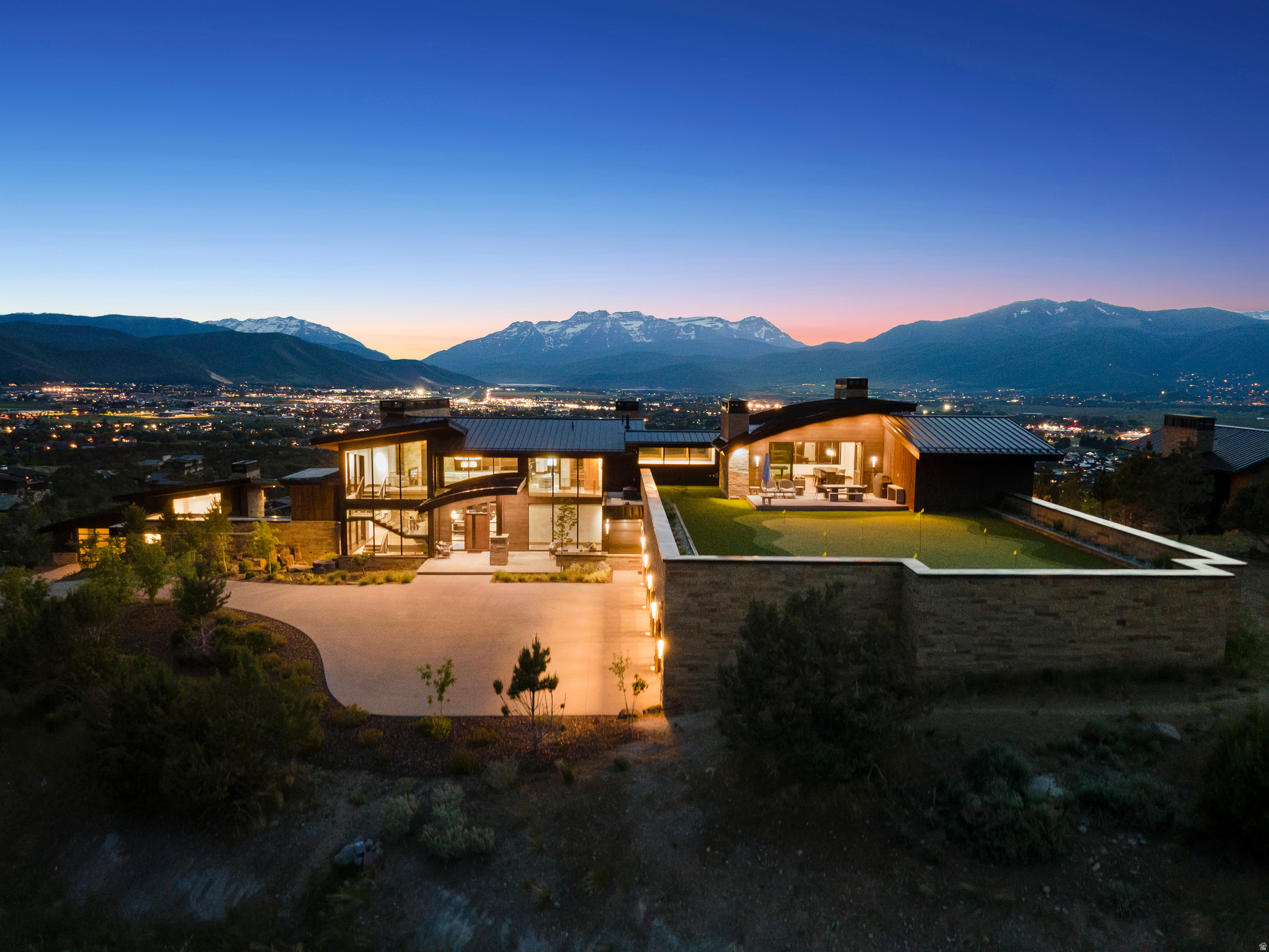 831 N EXPLORER PEAK DR