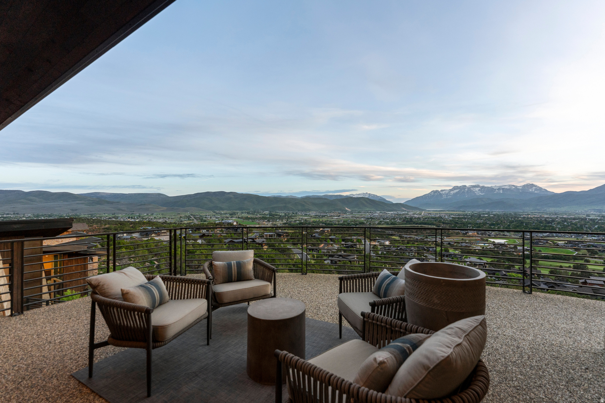 831 N EXPLORER PEAK DR