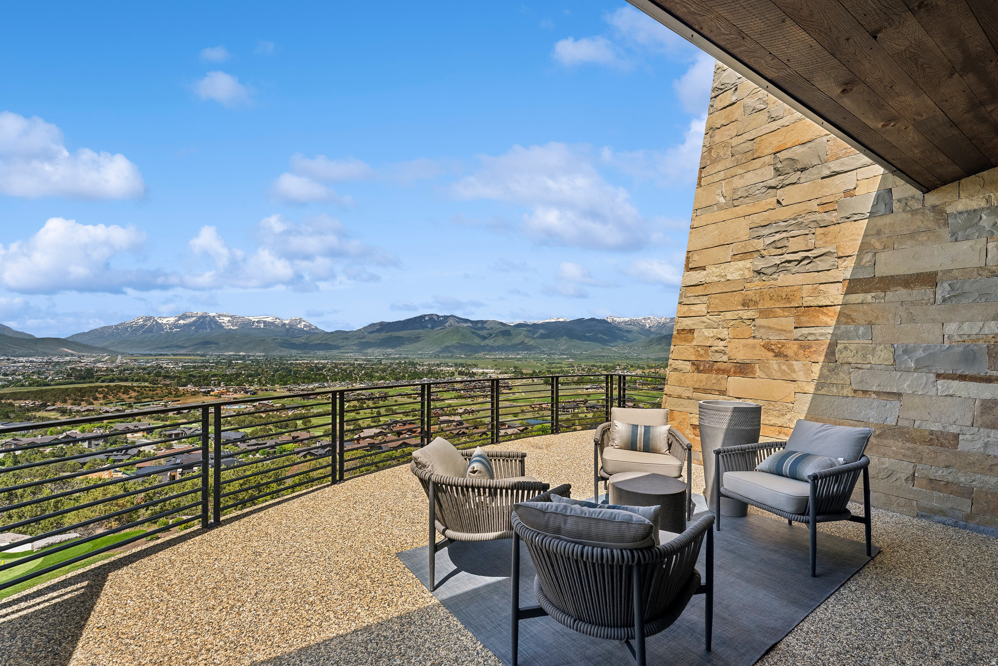 831 N EXPLORER PEAK DR