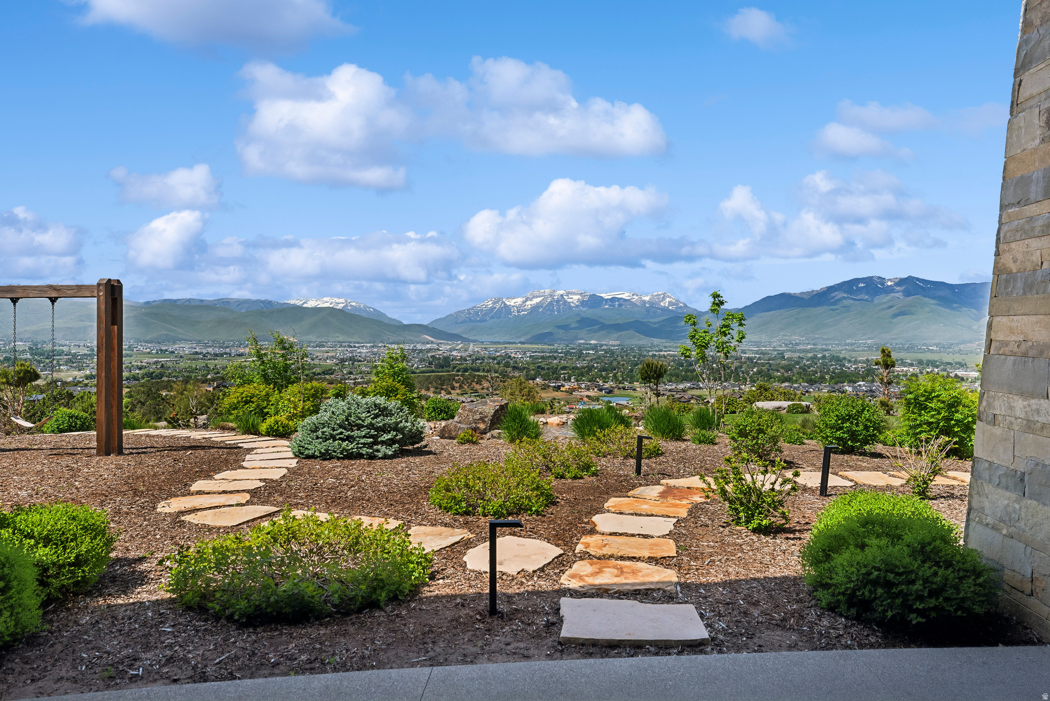 831 N EXPLORER PEAK DR