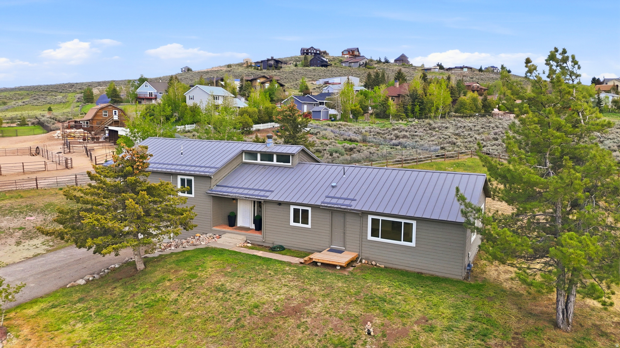 530 E HIGHLAND DR