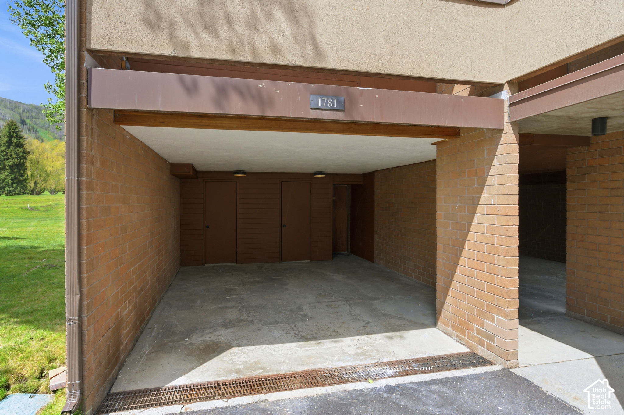 1781 CAPTAIN MOLLY DR