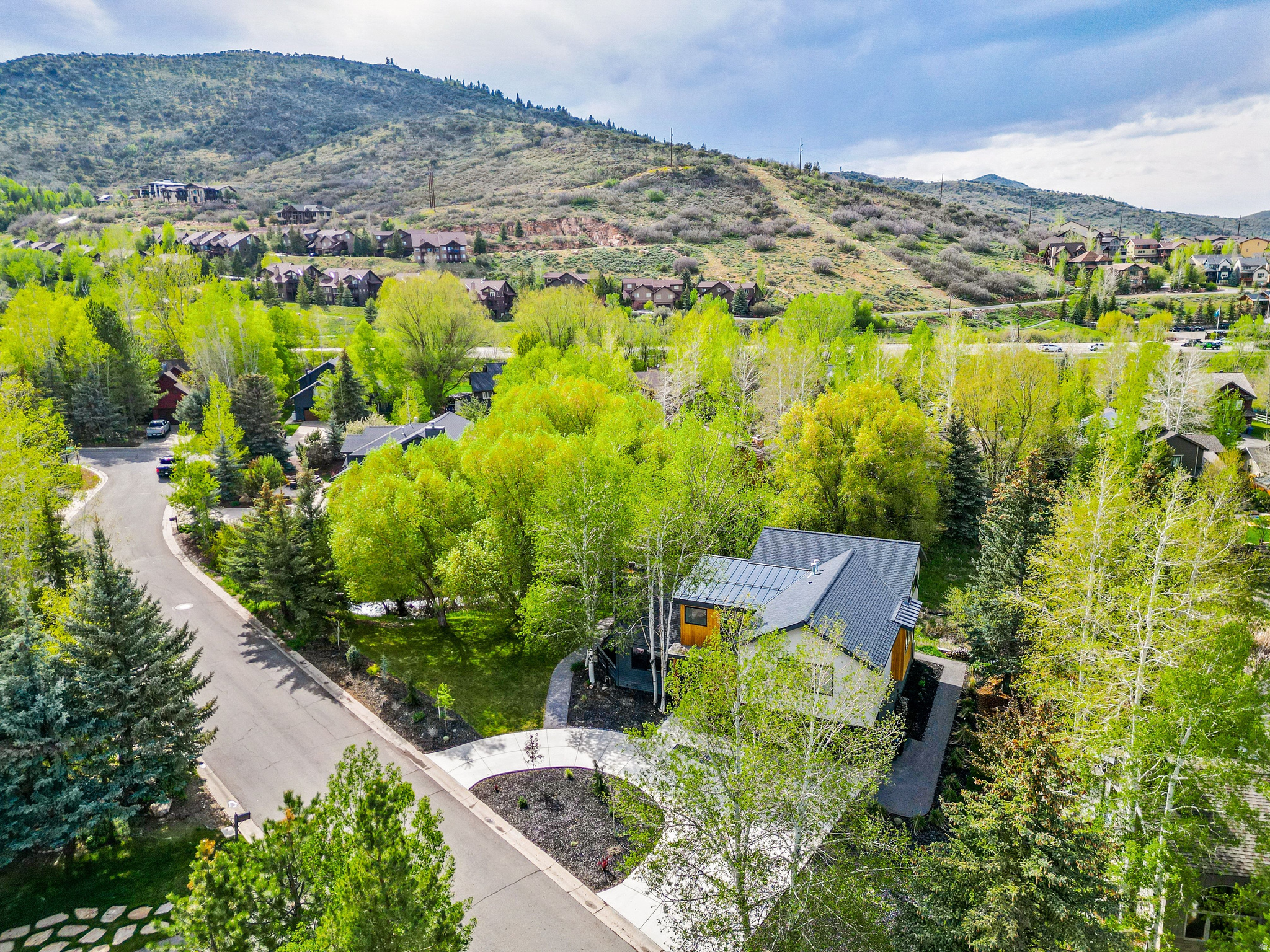 1702 CREEK SIDE LN