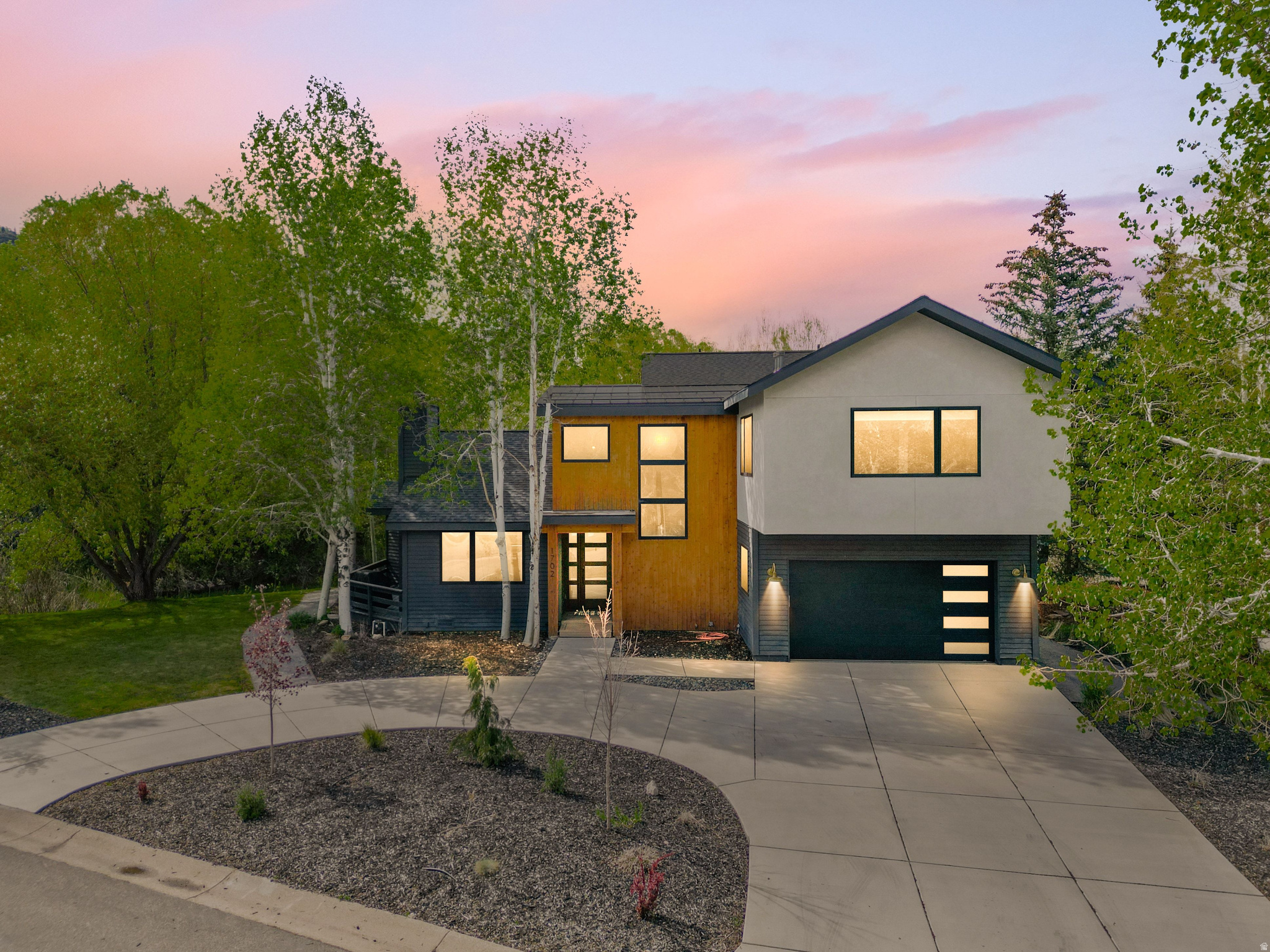 1702 CREEK SIDE LN