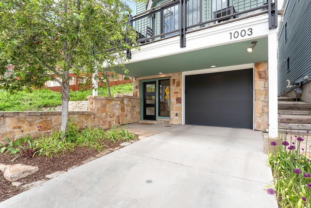 1003 EMPIRE AVE