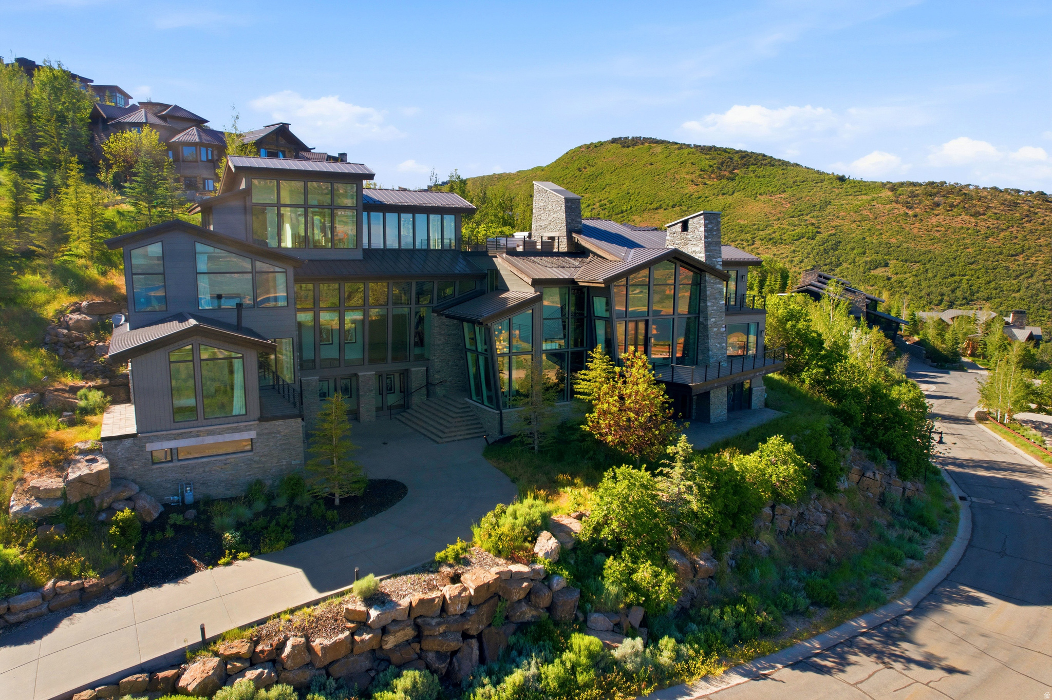 2908 W DEER POINTE DR