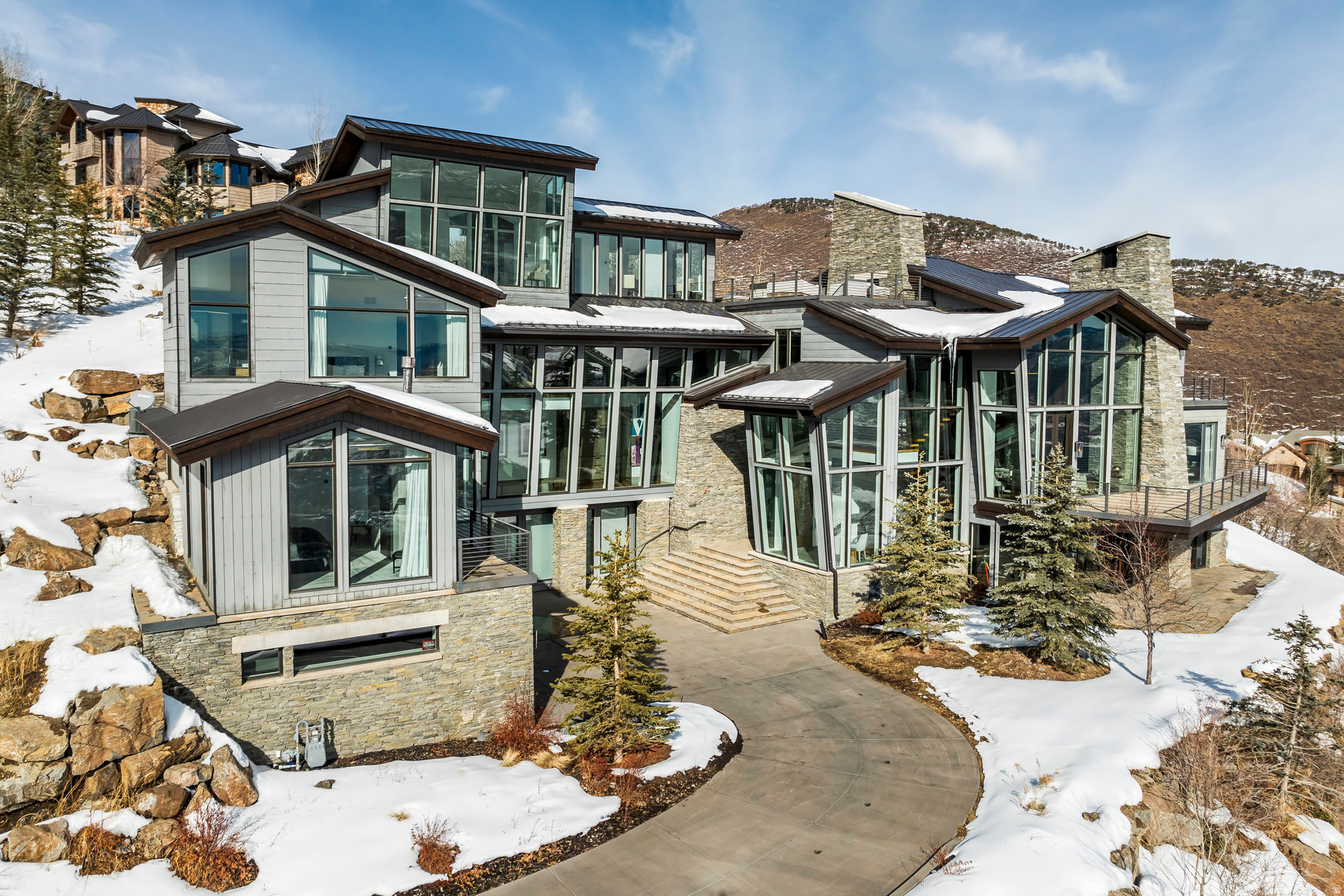 2908 W DEER POINTE DR