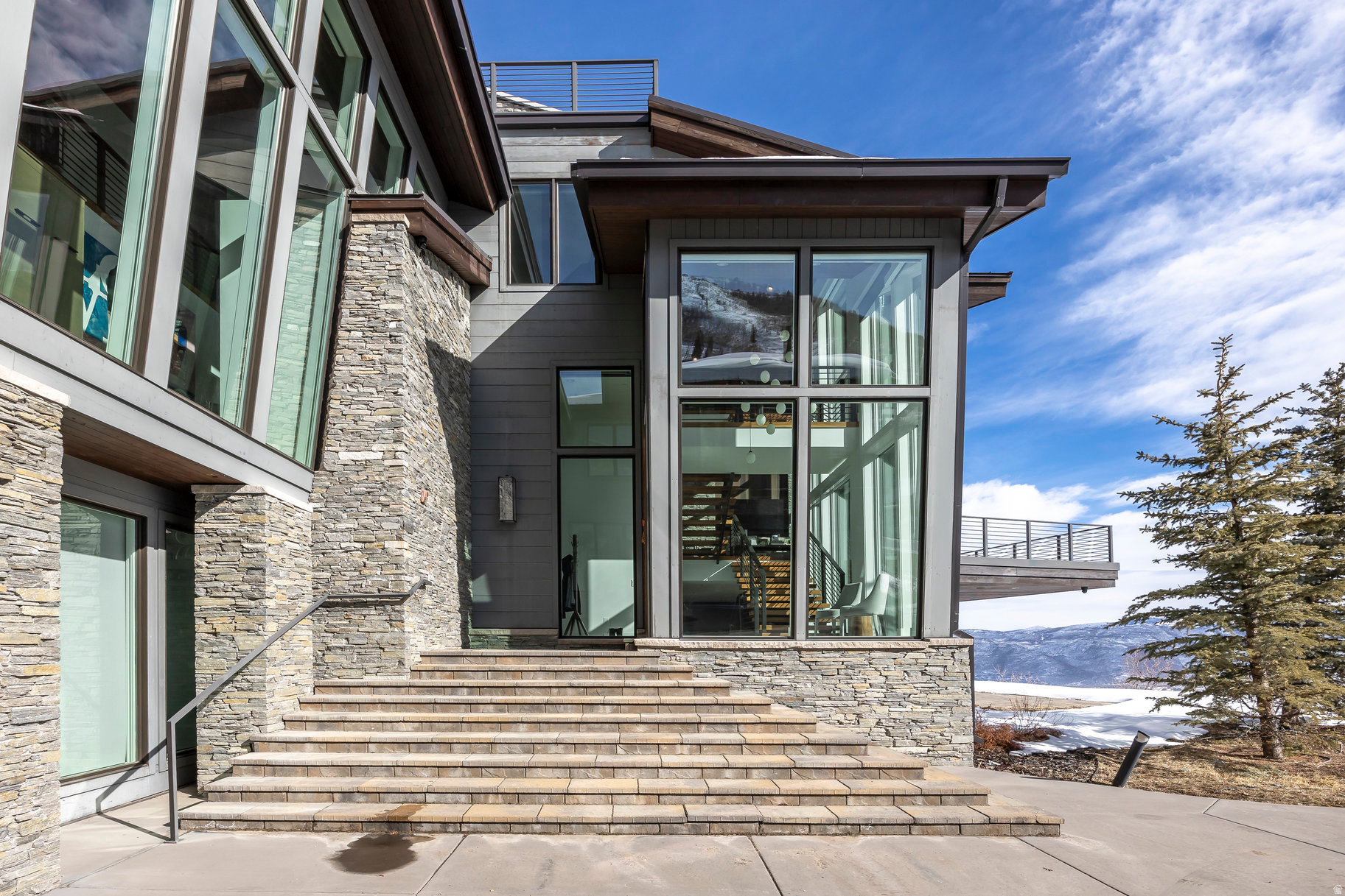 2908 W DEER POINTE DR