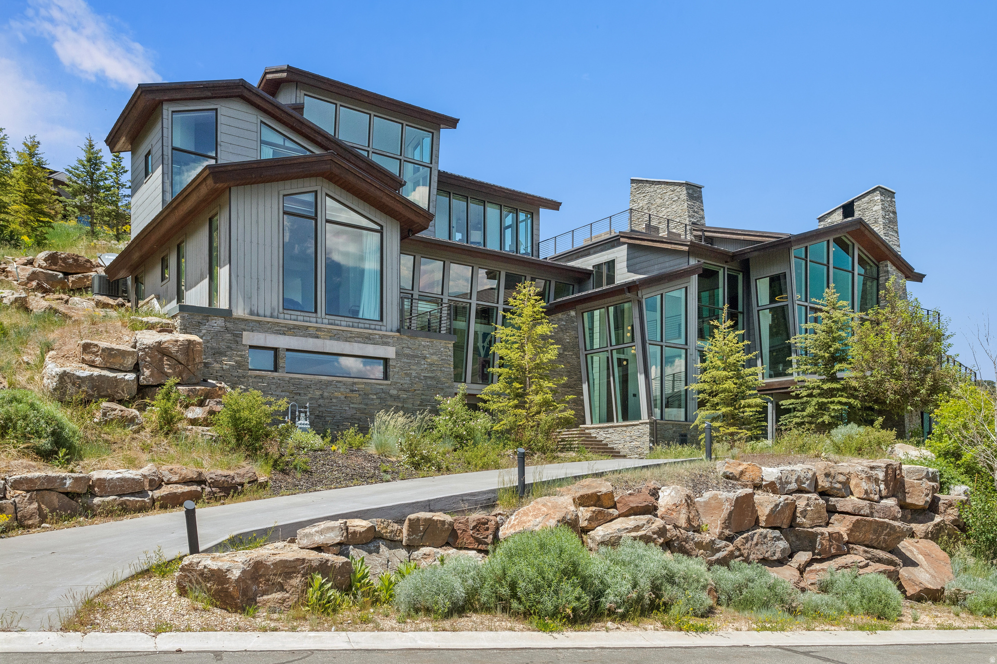 2908 W DEER POINTE DR