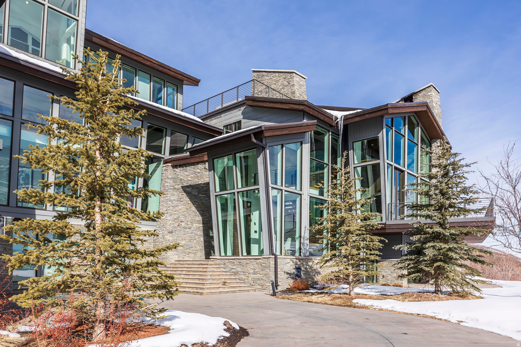 2908 W DEER POINTE DR