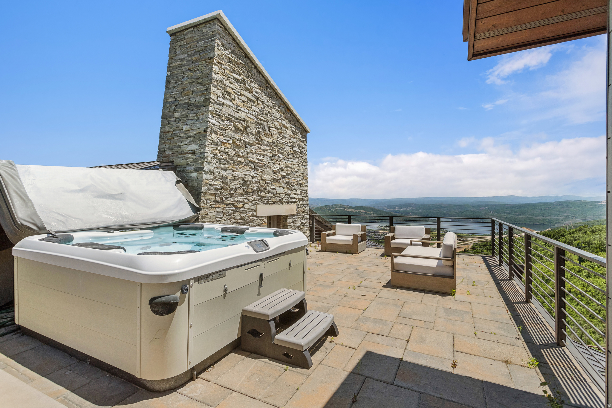 2908 W DEER POINTE DR