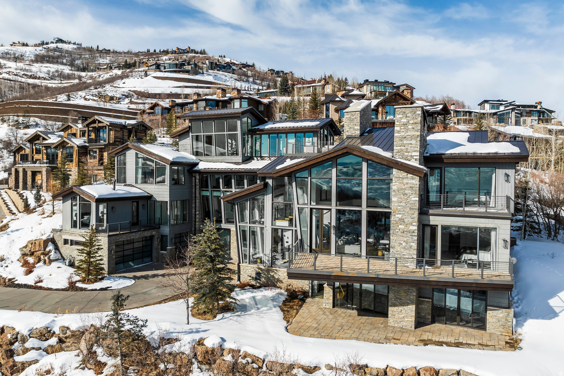 2908 W DEER POINTE DR