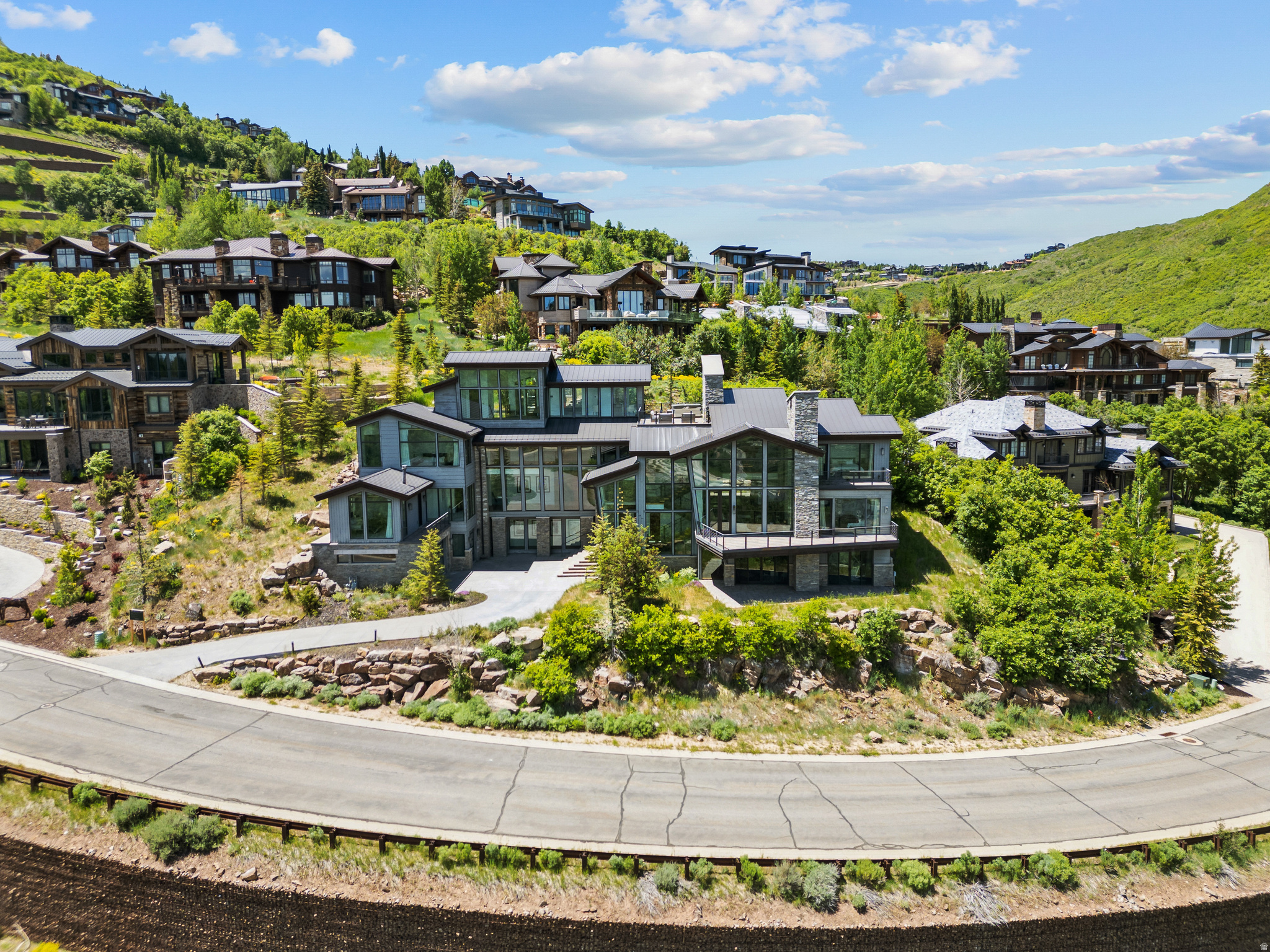 2908 W DEER POINTE DR