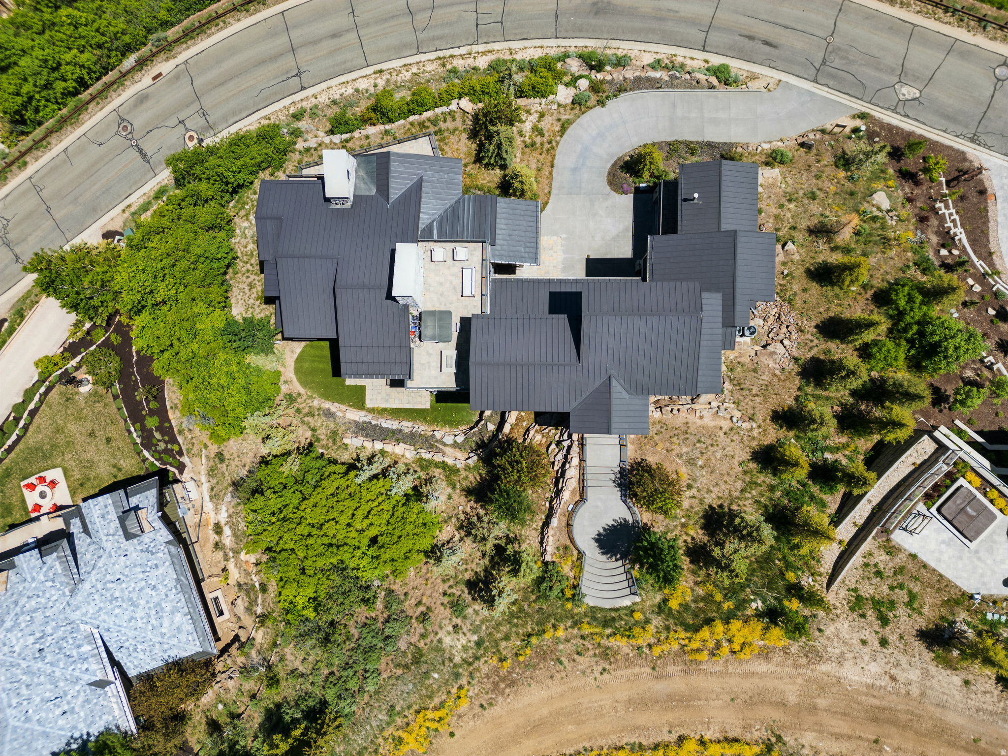 2908 W DEER POINTE DR